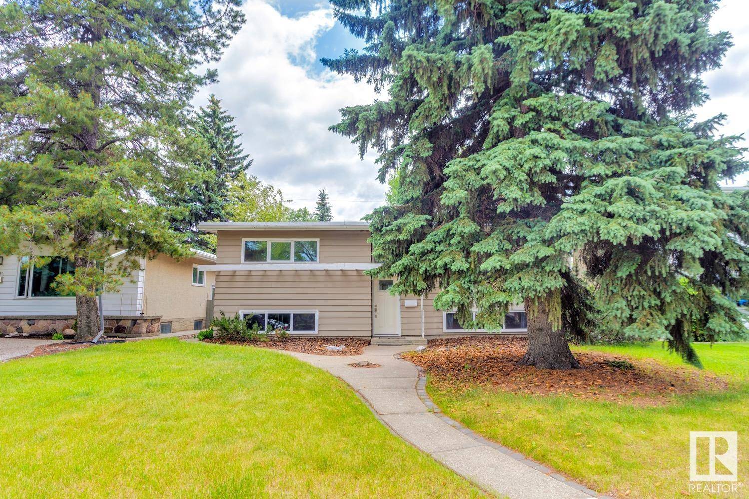 Edmonton, AB T6H 0C8,11211 48 AV NW