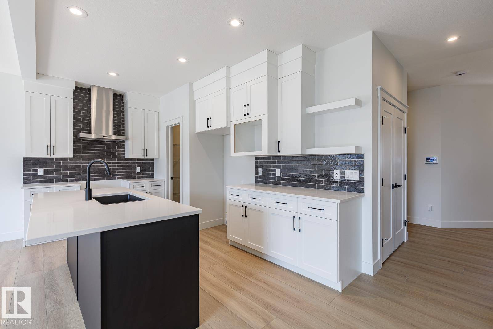 Edmonton, AB T6W 5E1,15679 18 AV SW