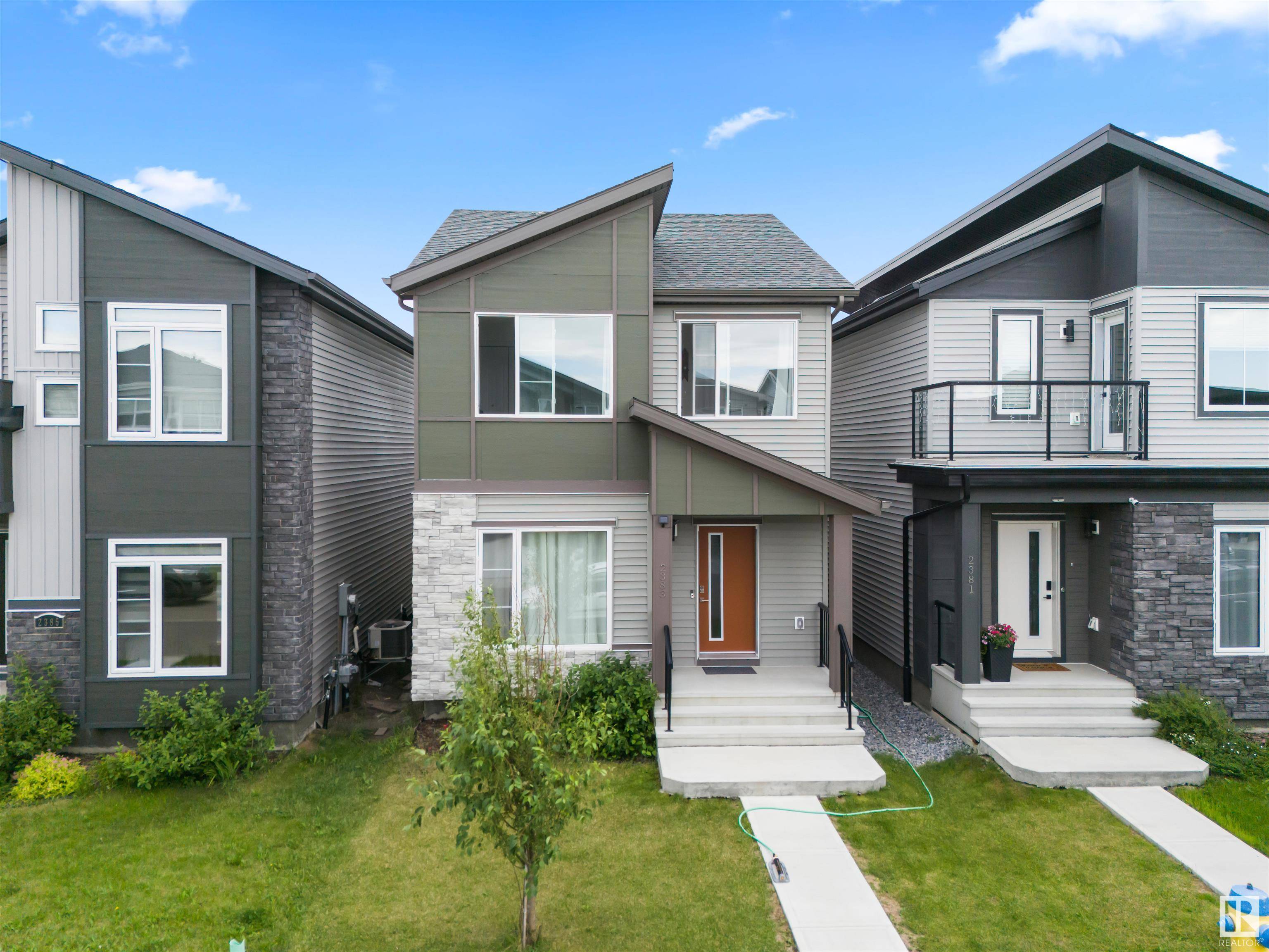 Edmonton, AB T6W 4G3,2383 KELLY CI SW