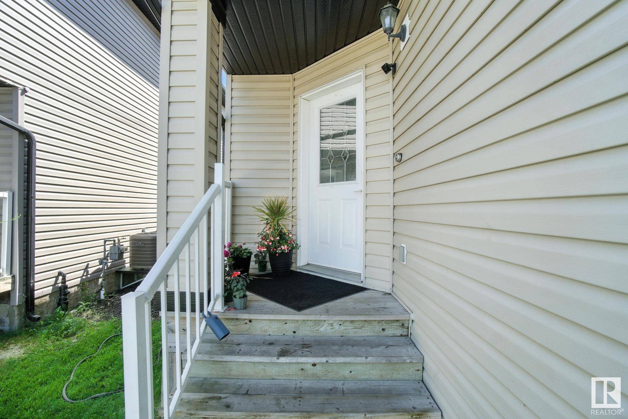Edmonton, AB T5Y 0H5,5119 164 AV NW
