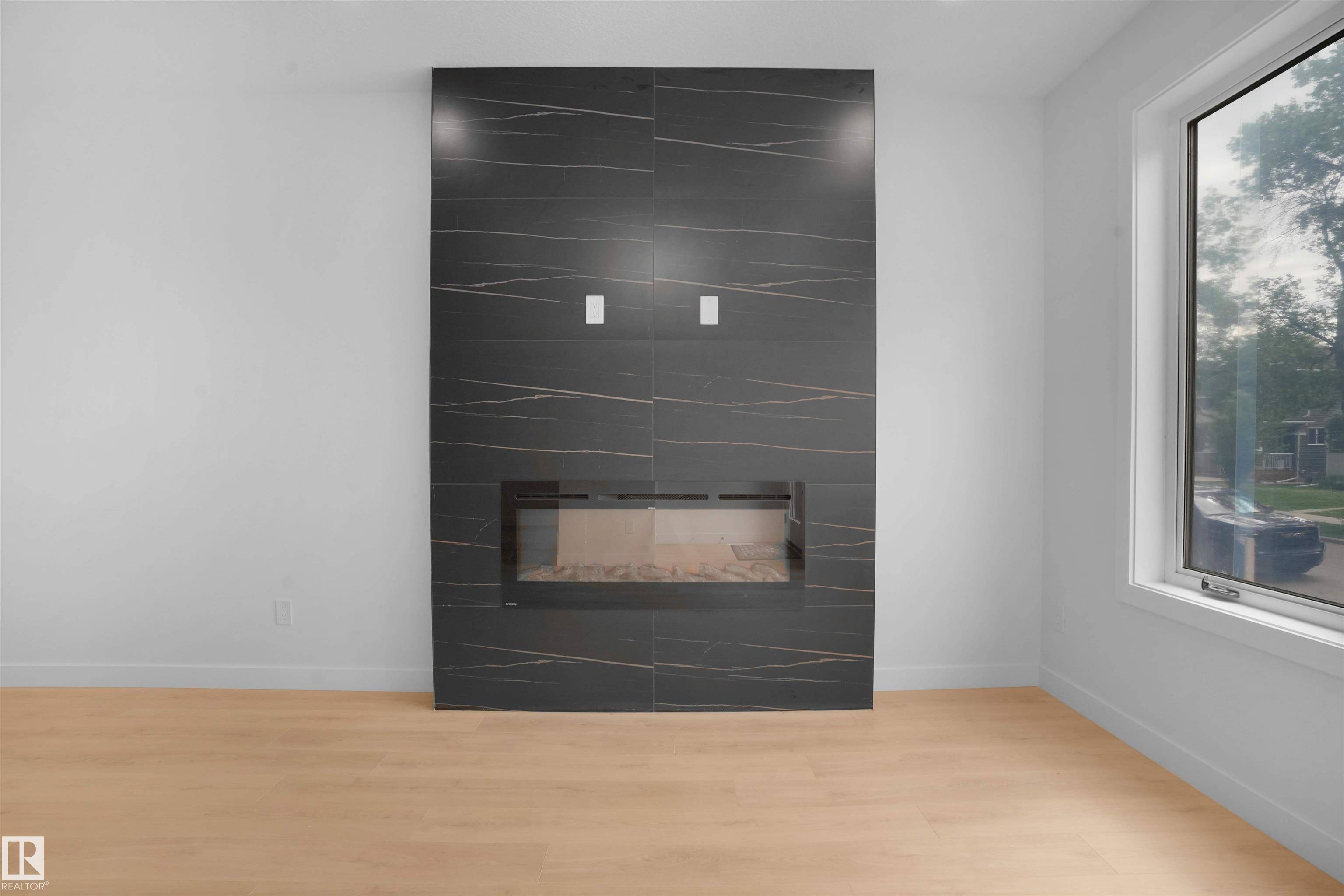 Edmonton, AB T6H 1N2,10948 62 AV NW