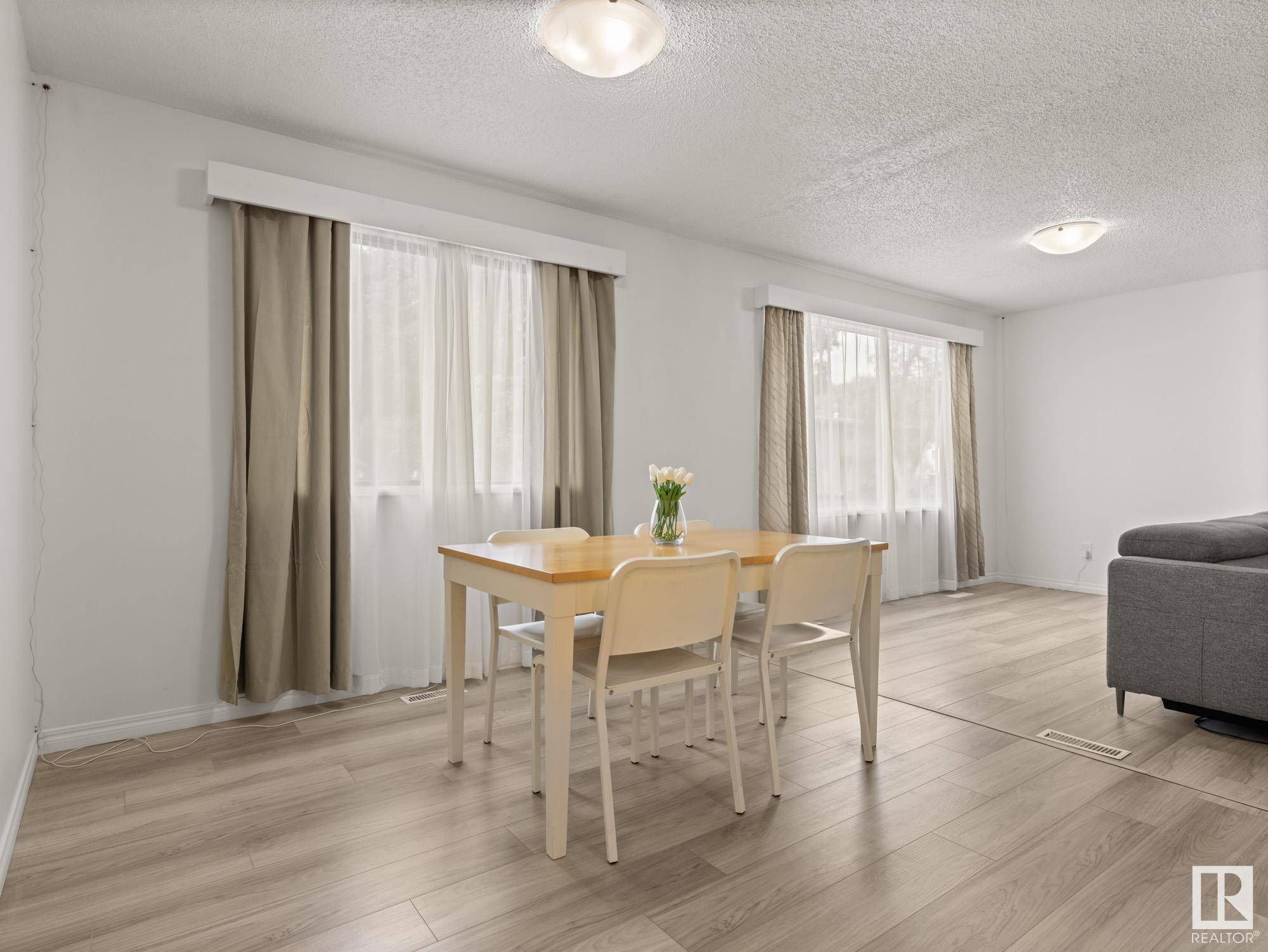 Edmonton, AB T5W 4X2,6003 122 AV NW