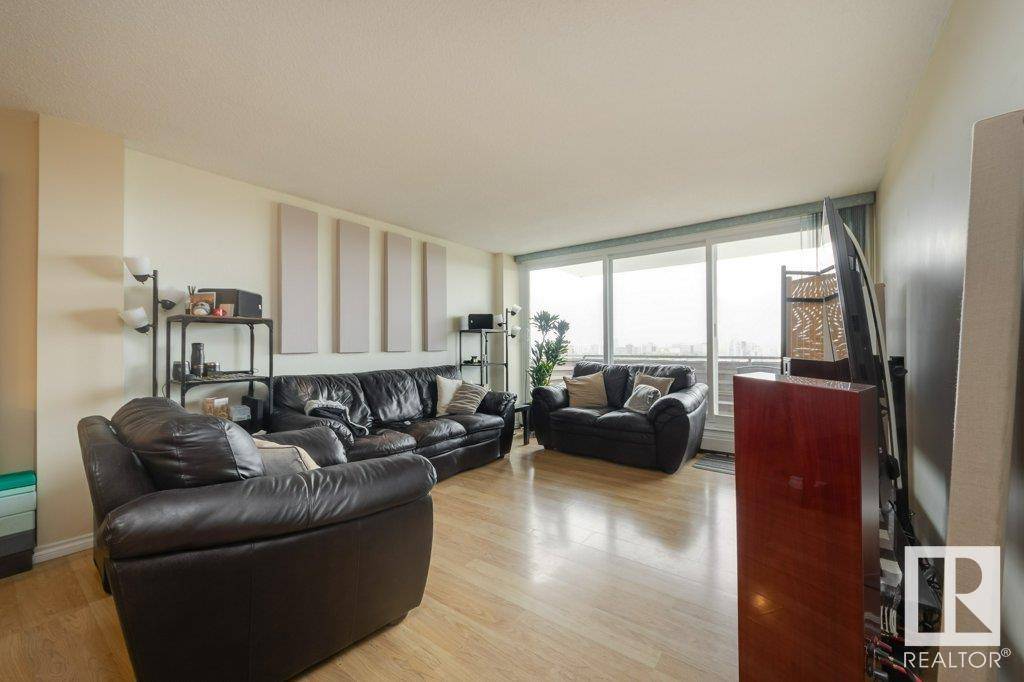 Edmonton, AB T6E 4H4,#1106 8315 105 ST NW