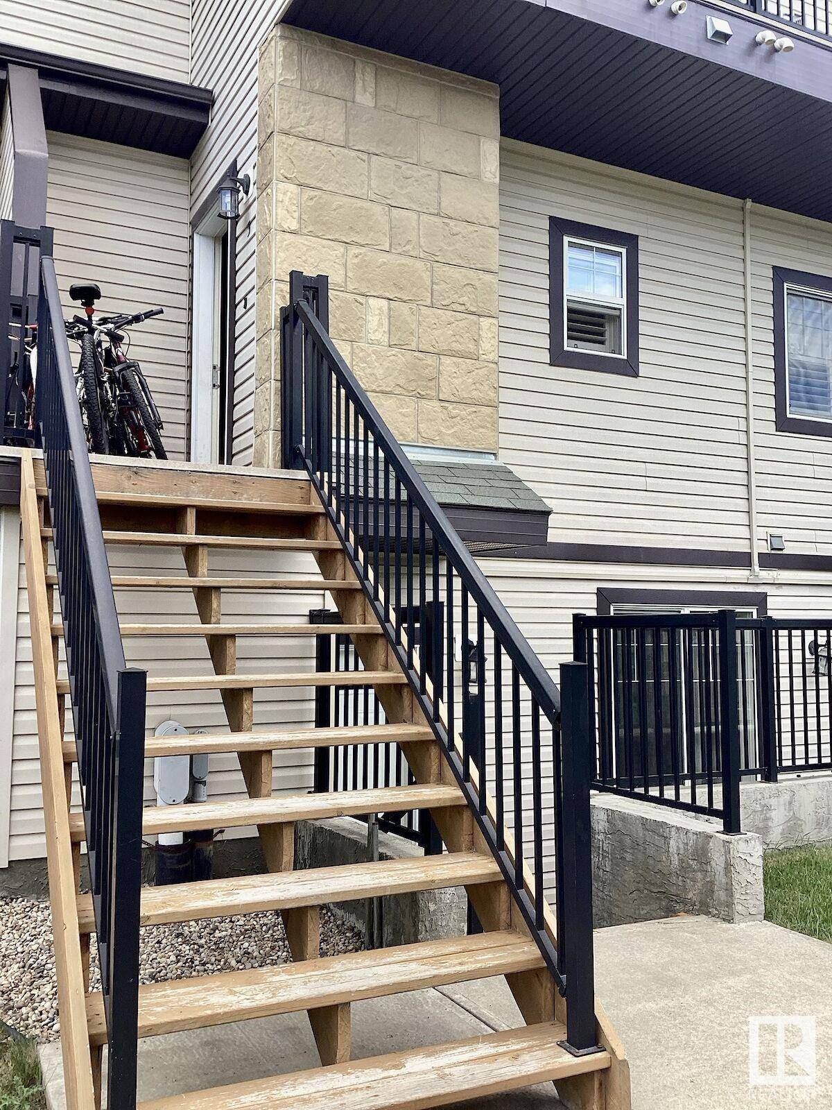 Edmonton, AB T6R 0S2,#5 840 156 ST NW