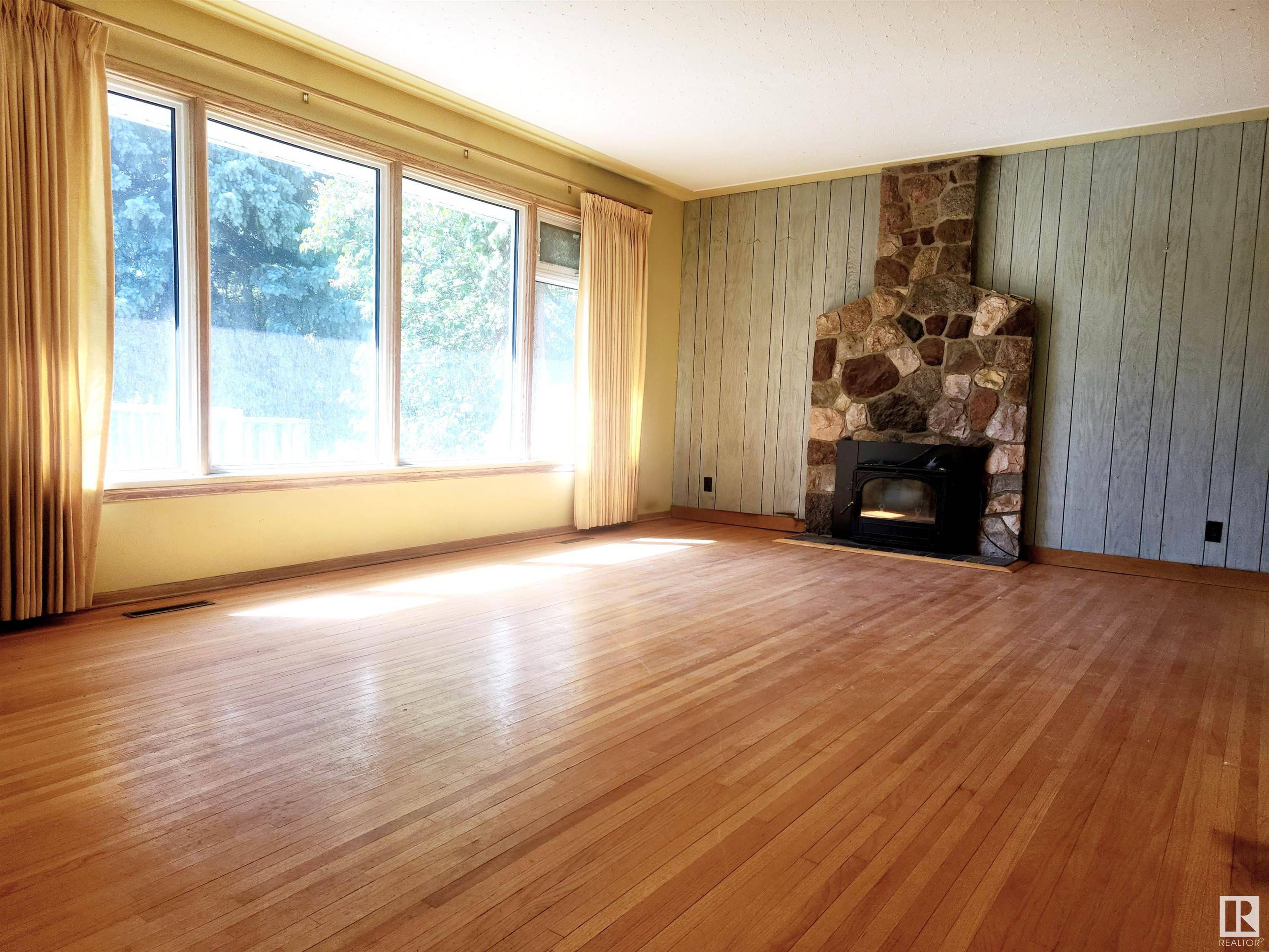Edmonton, AB T6G 0A8,11614 71 AV NW