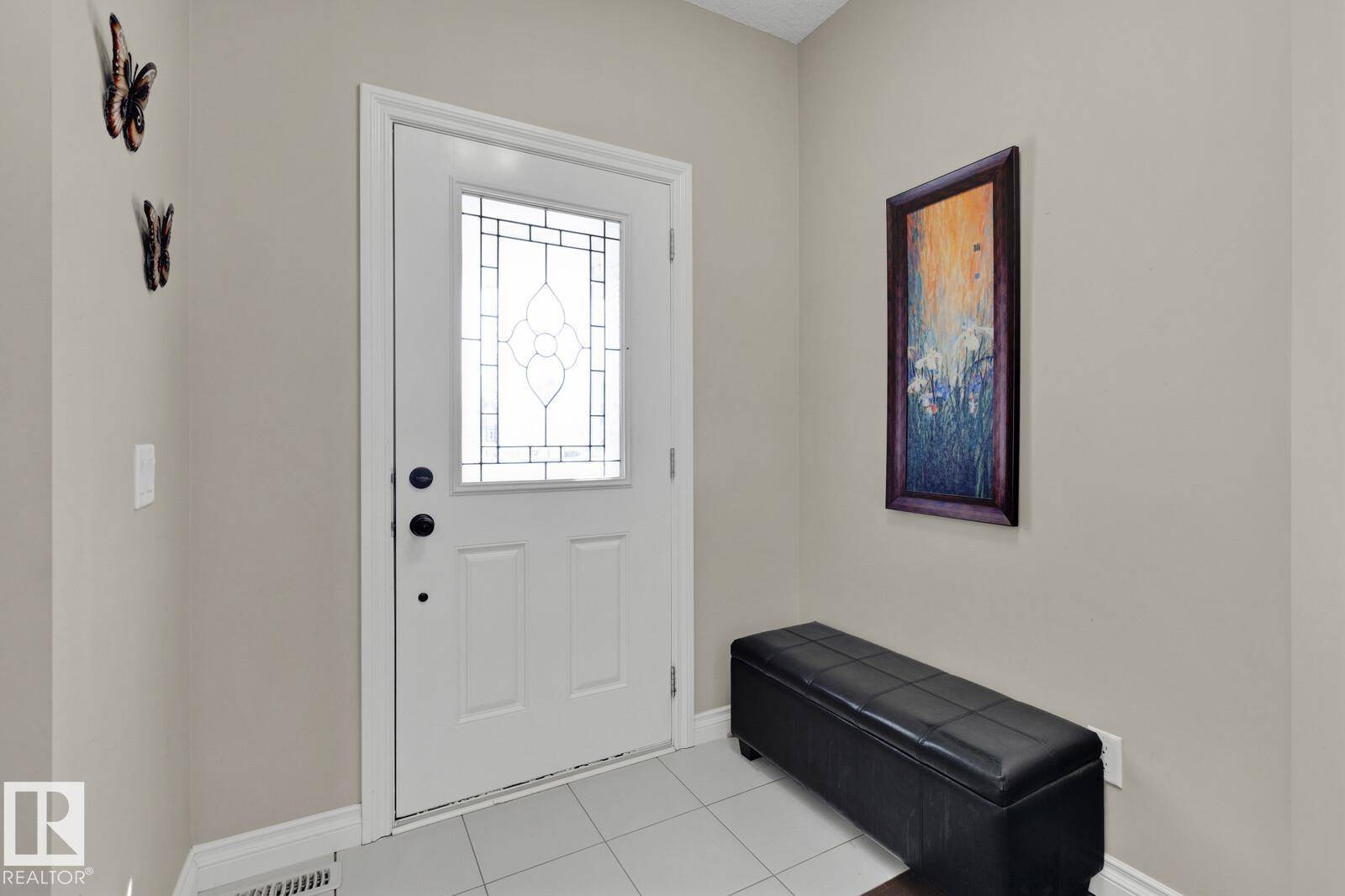 Edmonton, AB T6X 2C3,8928 23 AV SW