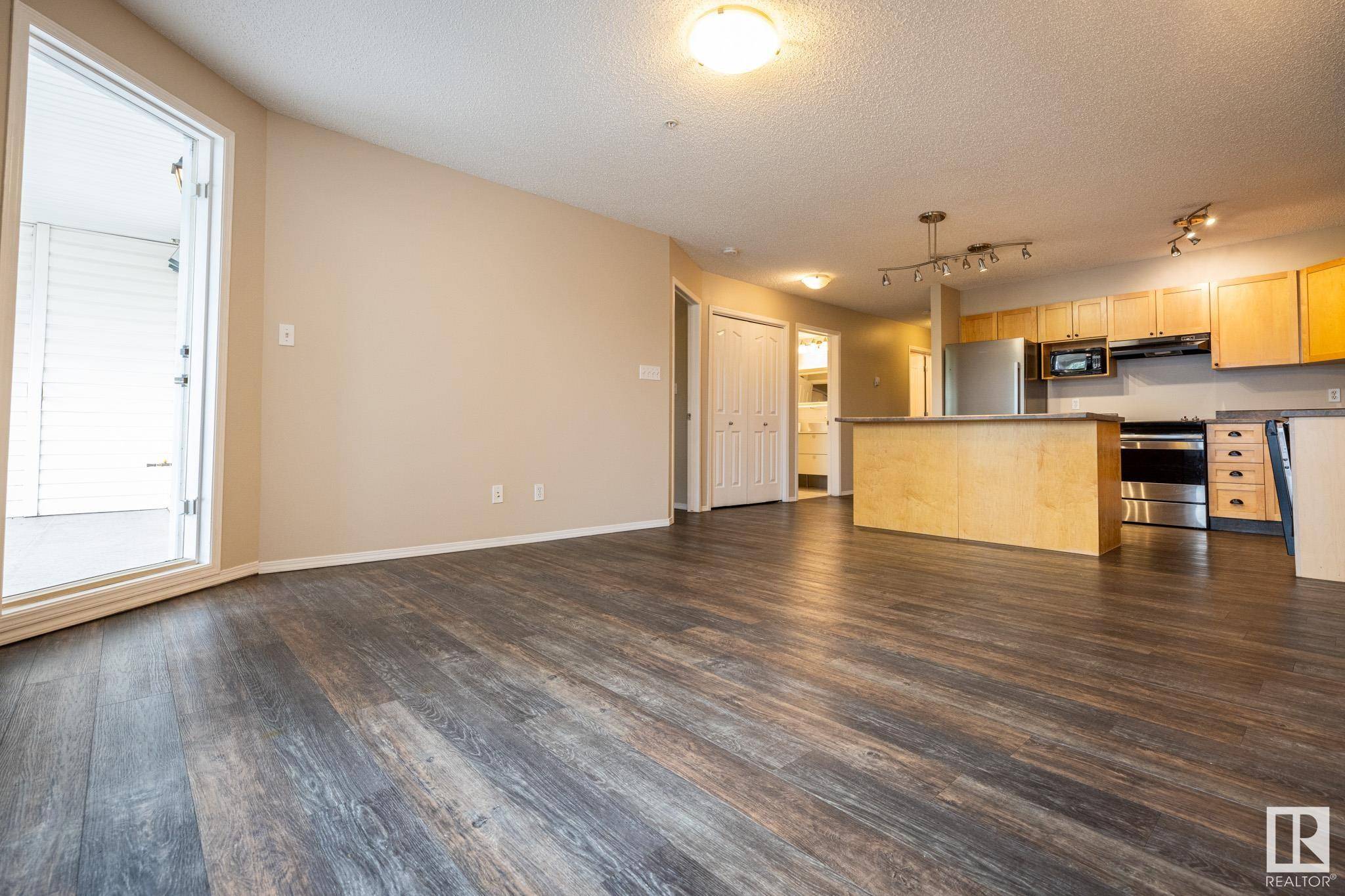 Edmonton, AB T5K 2Y8,#406 10311 111 ST NW