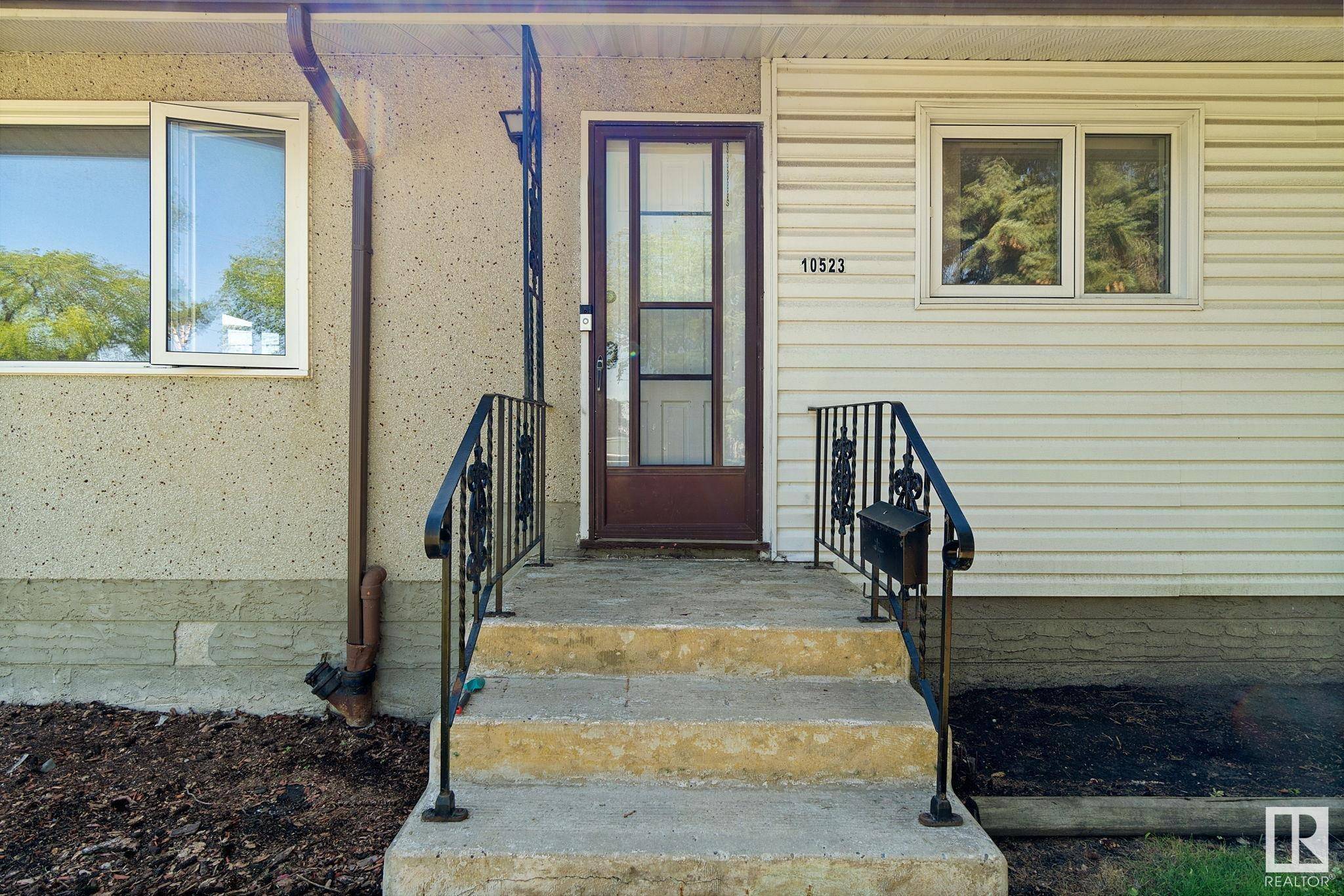 Edmonton, AB T5E 1Z1,10523 137 AV NW