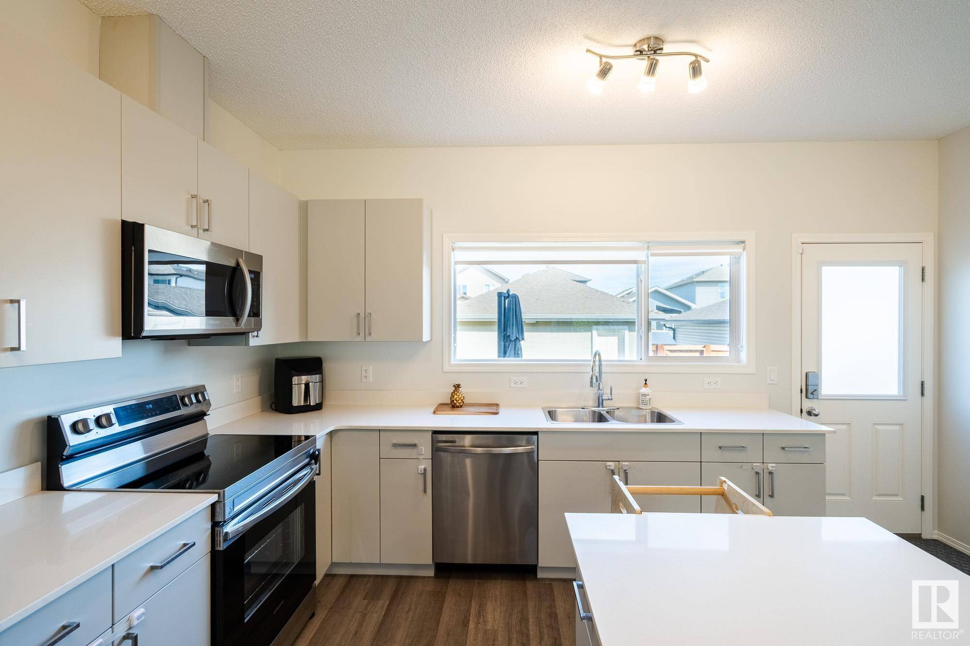 Sherwood Park, AB T8H 1B2,1274 SANDSTONE BV