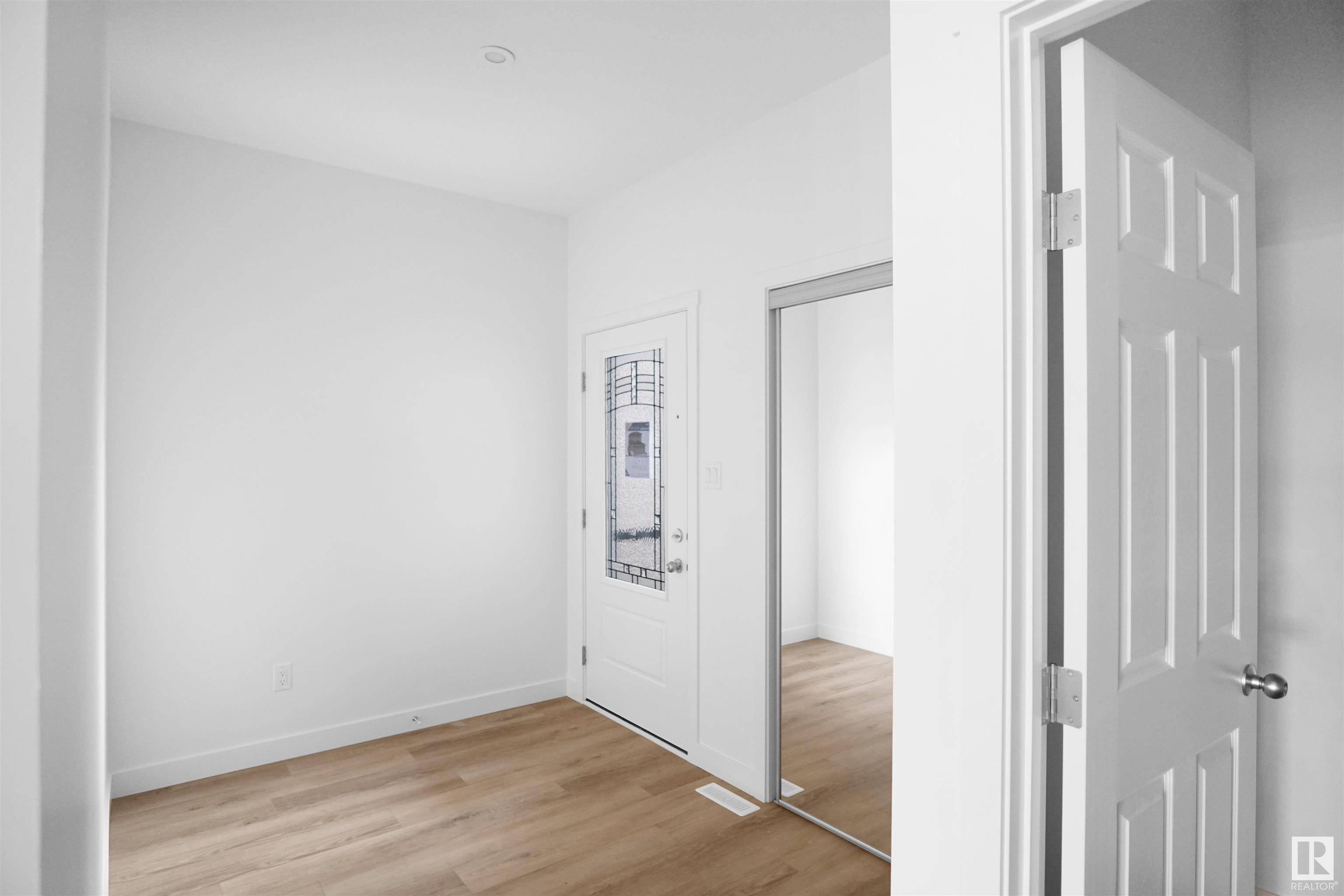 Edmonton, AB T6W 4Y2,3412 122 ST SW