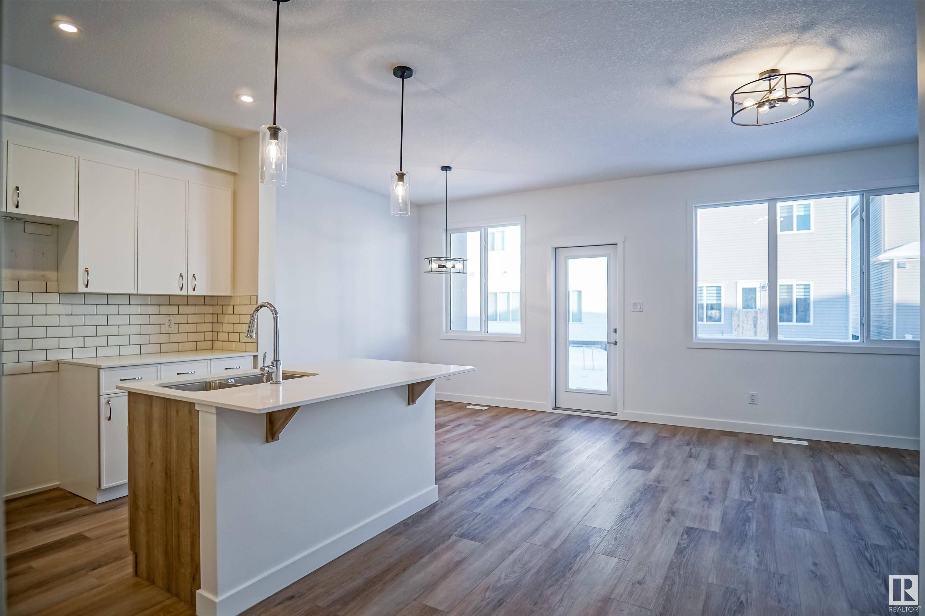 Edmonton, AB T5Y 4E7,17420 7 ST NE