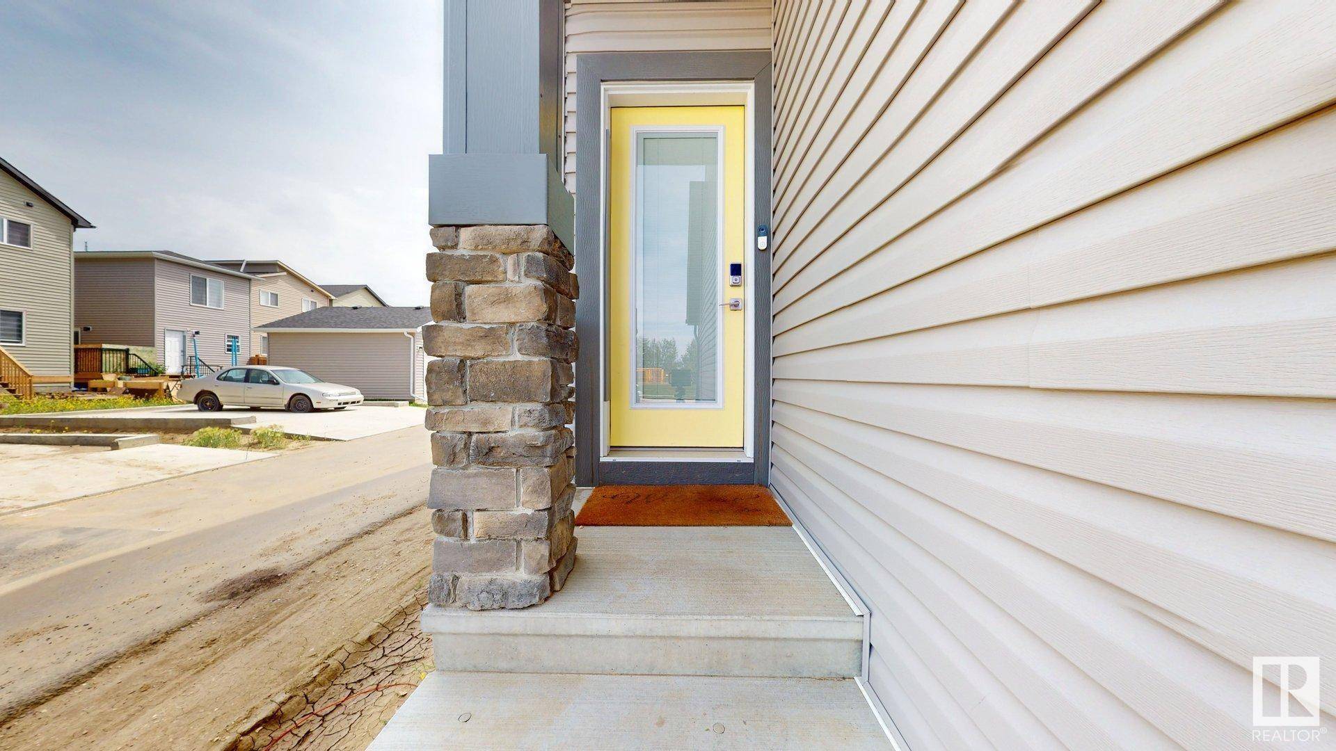 Edmonton, AB T6T 2V6,607 31 AV NW
