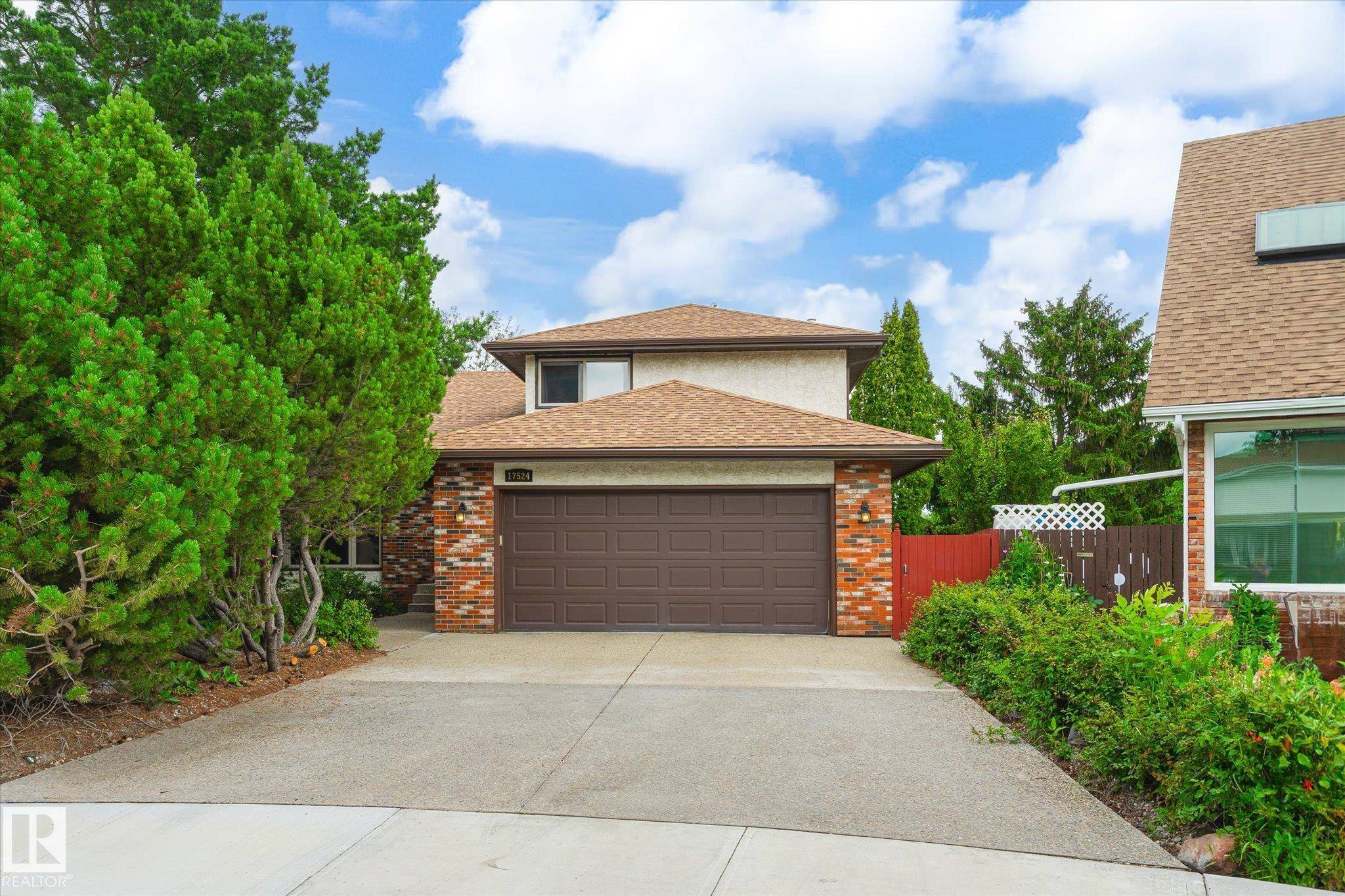 Edmonton, AB T6M 1G6,17524 55 AV NW