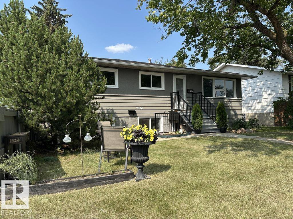 Edmonton, AB T5E 0H6,9512/9514 128 AV NW