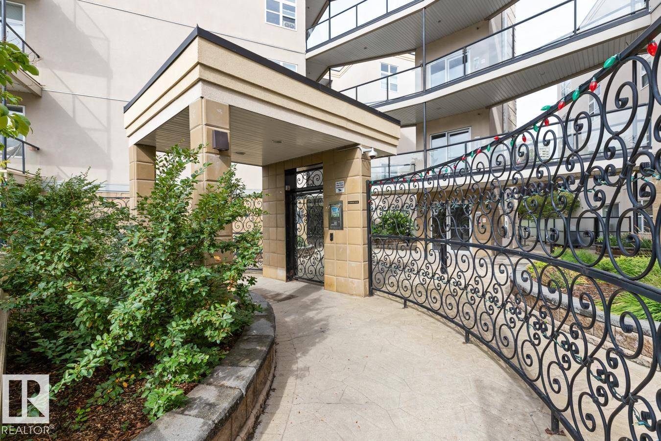 Edmonton, AB T5K 2X3,#202 9804 101 ST NW
