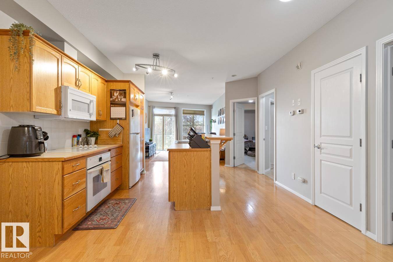 Edmonton, AB T5K 2X3,#202 9804 101 ST NW