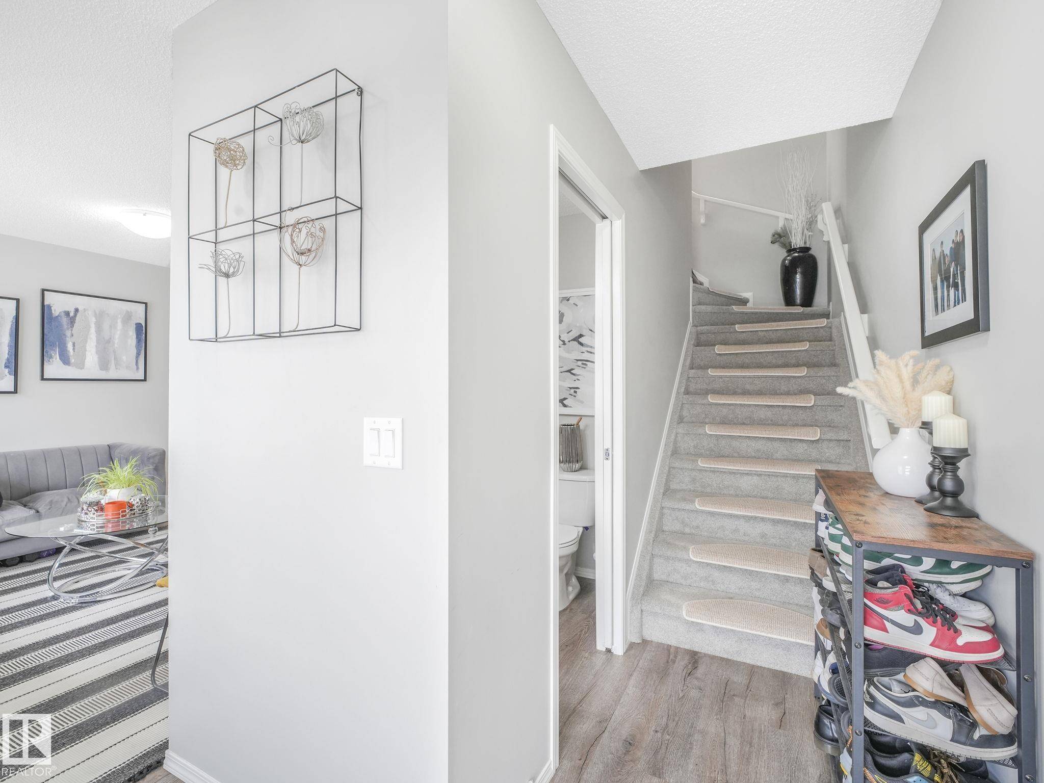 Edmonton, AB T5Y 3Z8,4684 175 AV NW