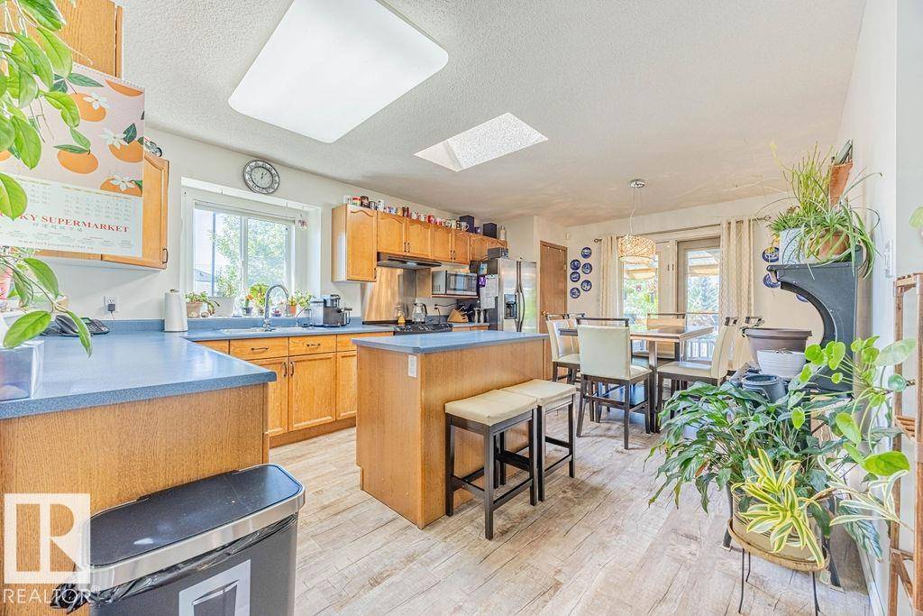 Edmonton, AB T6J 6X8,904 115 ST NW