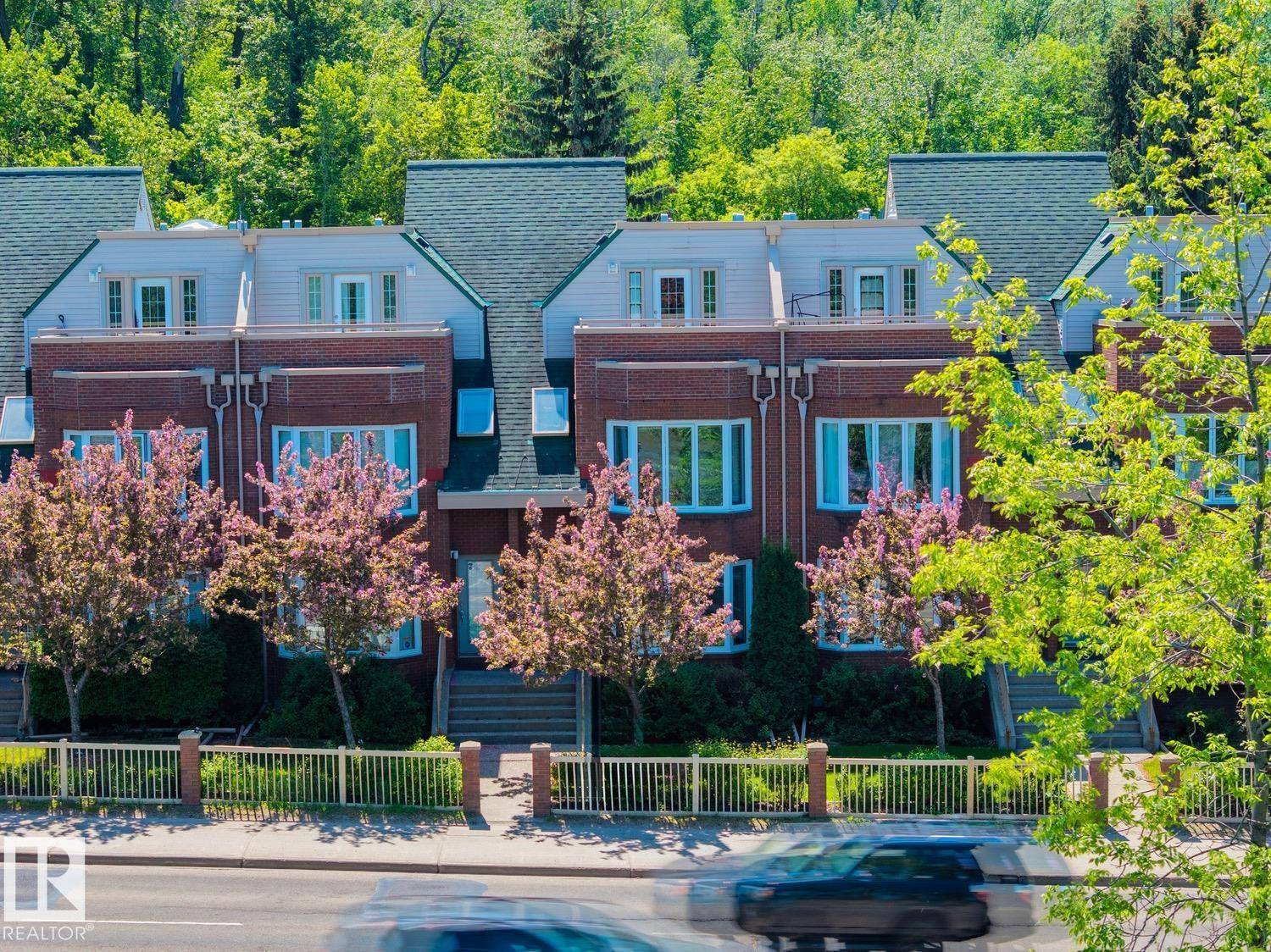 Edmonton, AB T6C 4P2,9021 98 AV NW