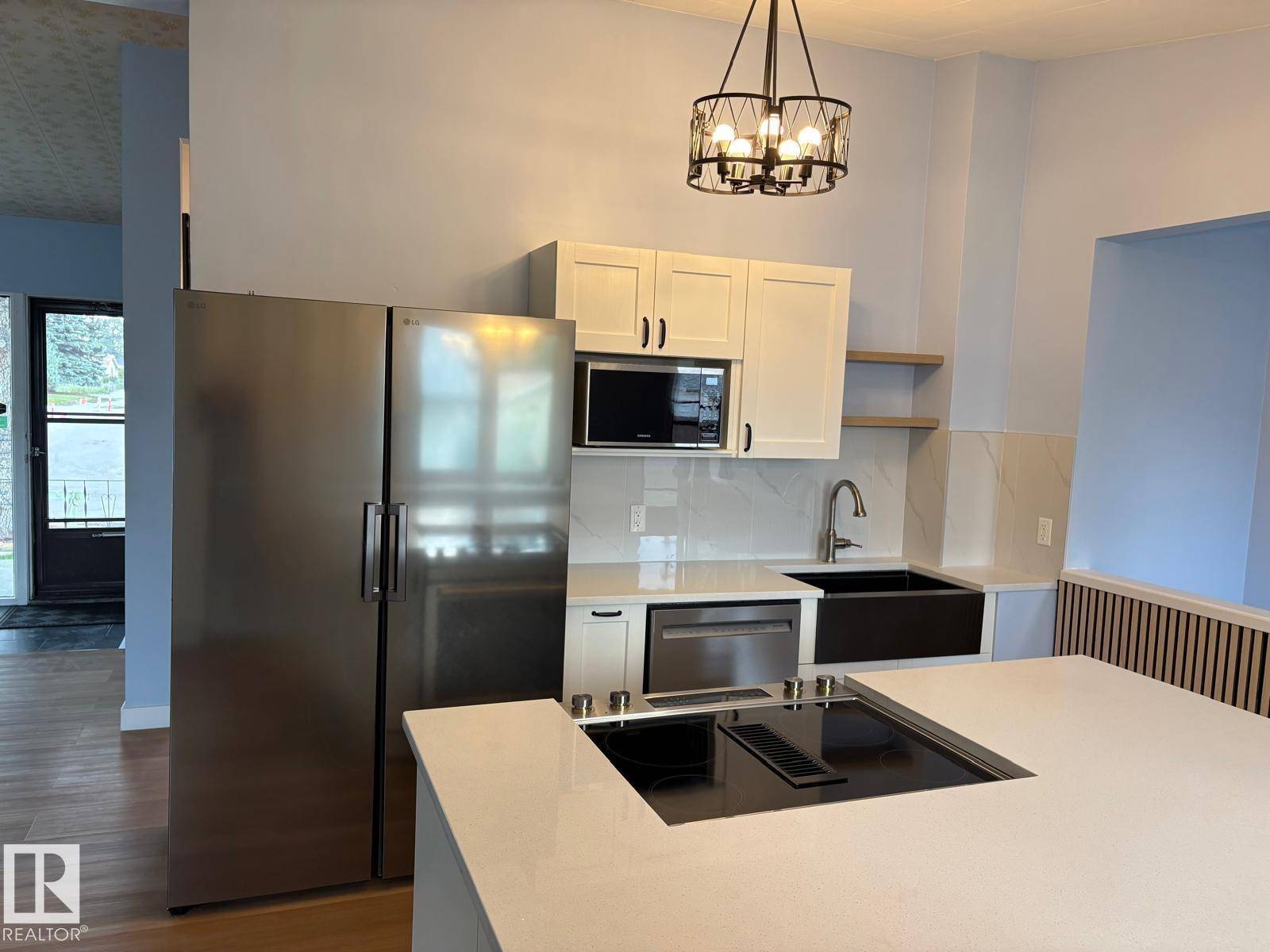 Edmonton, AB T6B 1A8,6808 95 AV NW NW