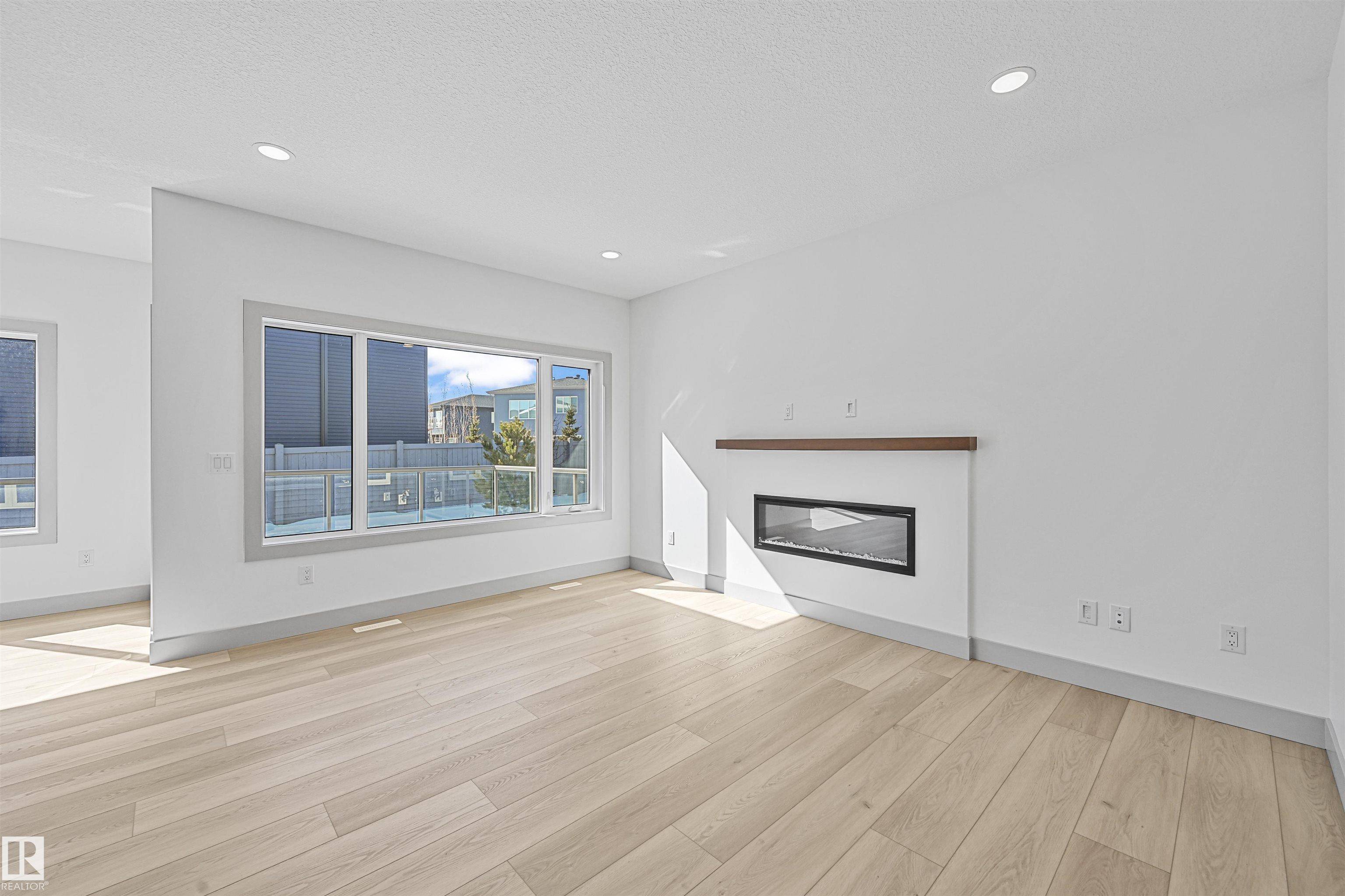 Edmonton, AB T6W 4A1,6638 KNOX PL SW