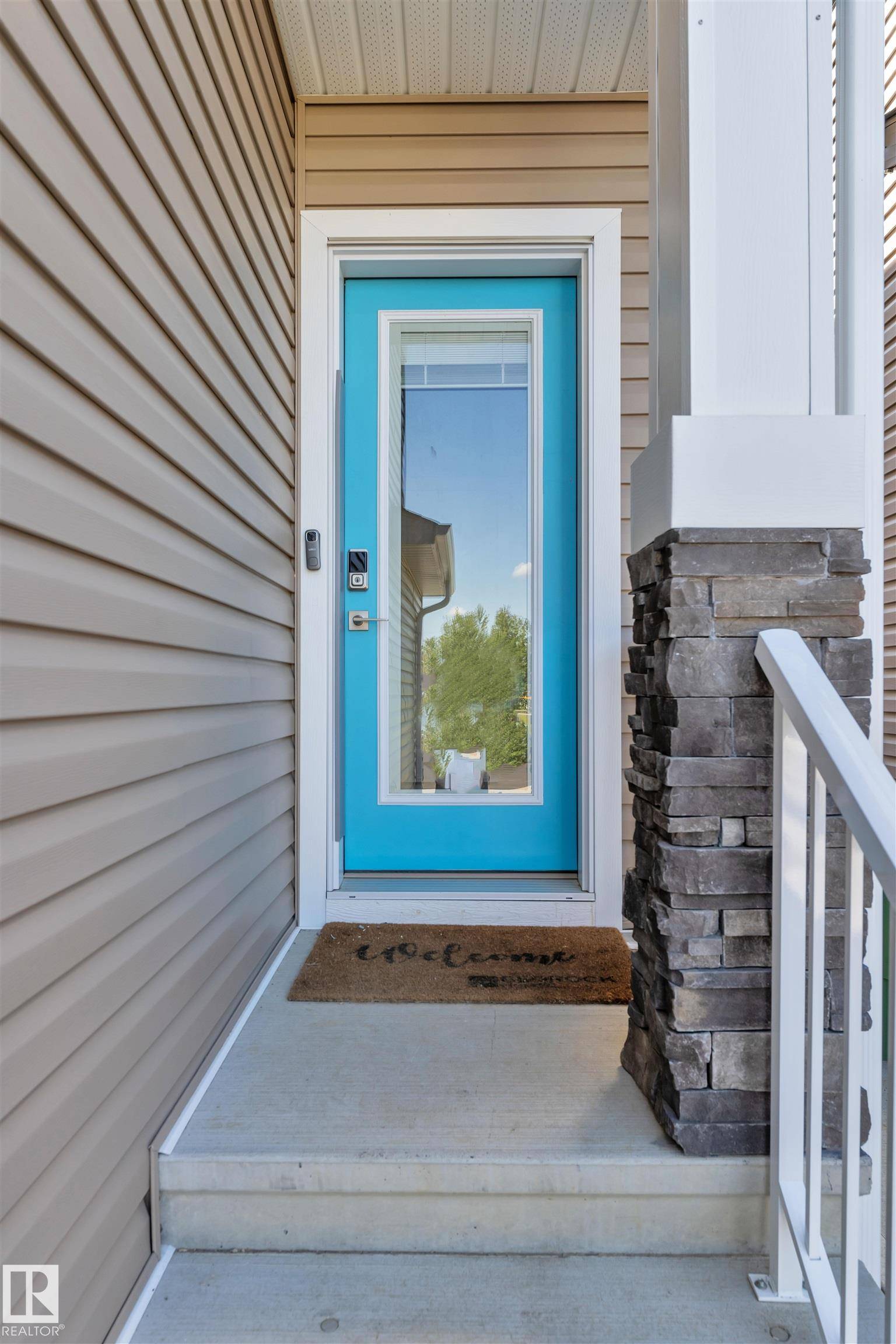 Edmonton, AB T6T 2V6,611 31 AV NW