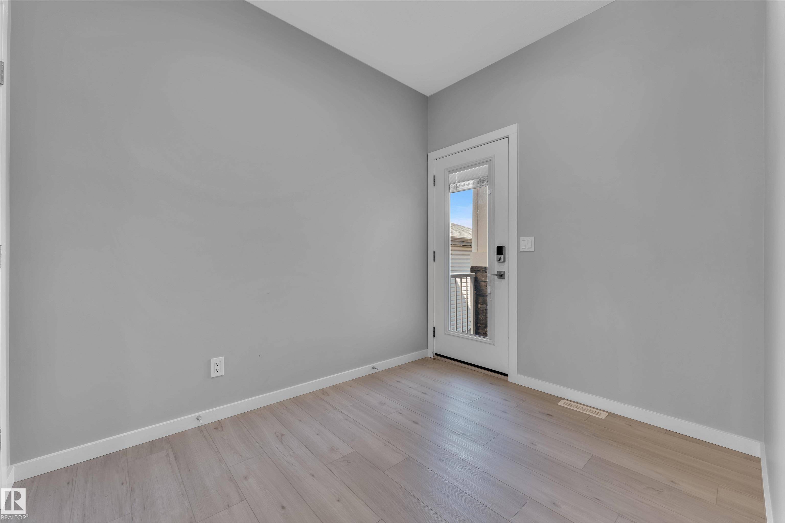 Edmonton, AB T6T 2V6,611 31 AV NW
