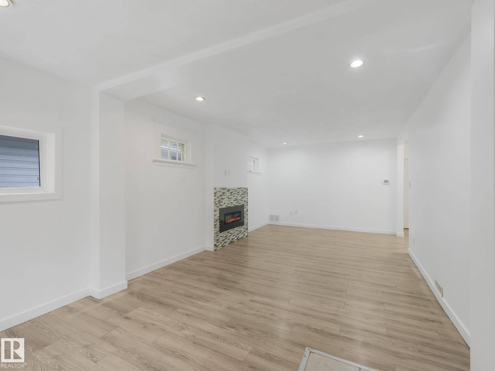 Edmonton, AB T5G 1X8,11542 97 ST NW
