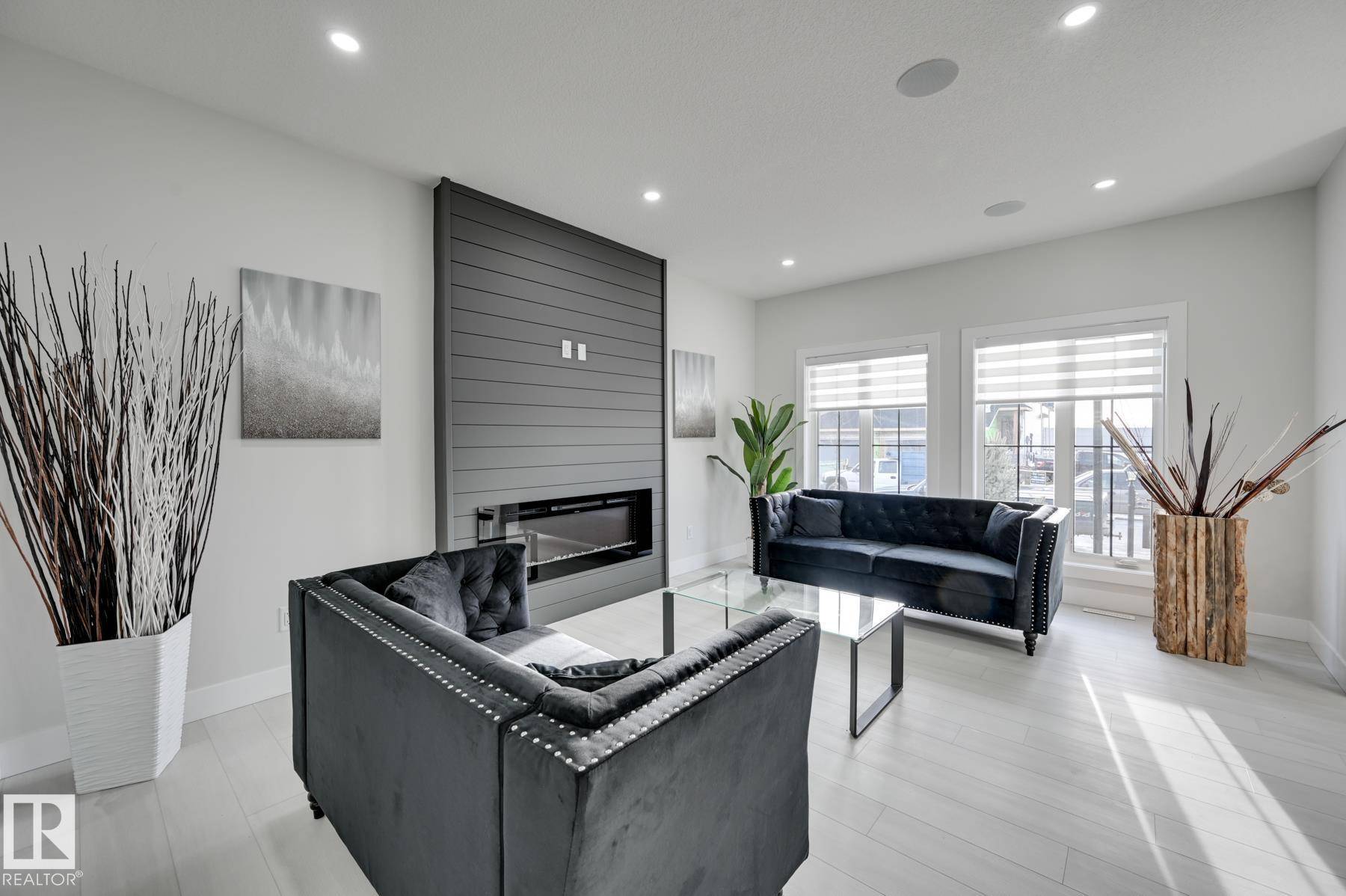 Edmonton, AB T5S 0R3,2111 Crossbill LN NW