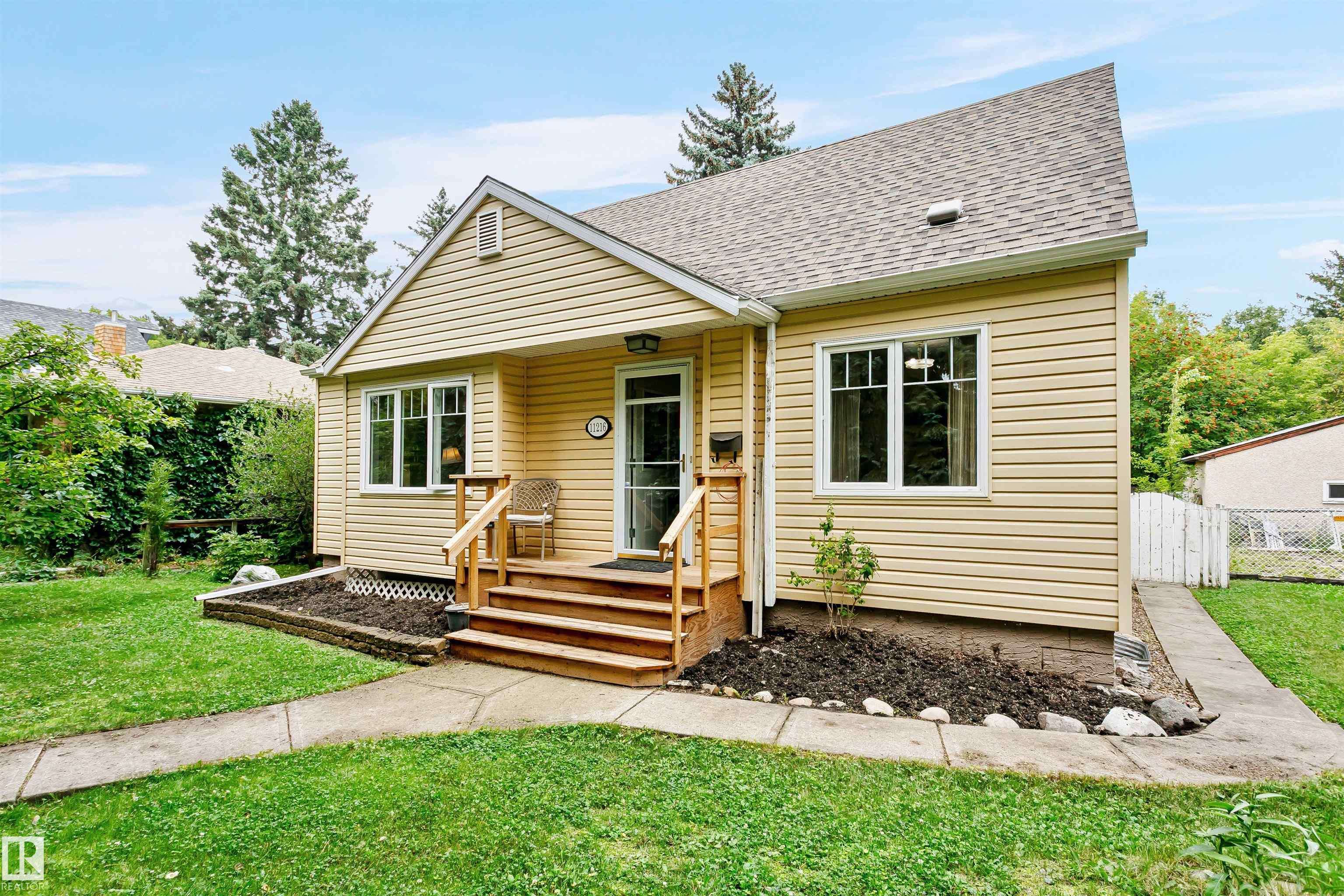 Edmonton, AB T6H 2H1,11216 70 AV NW