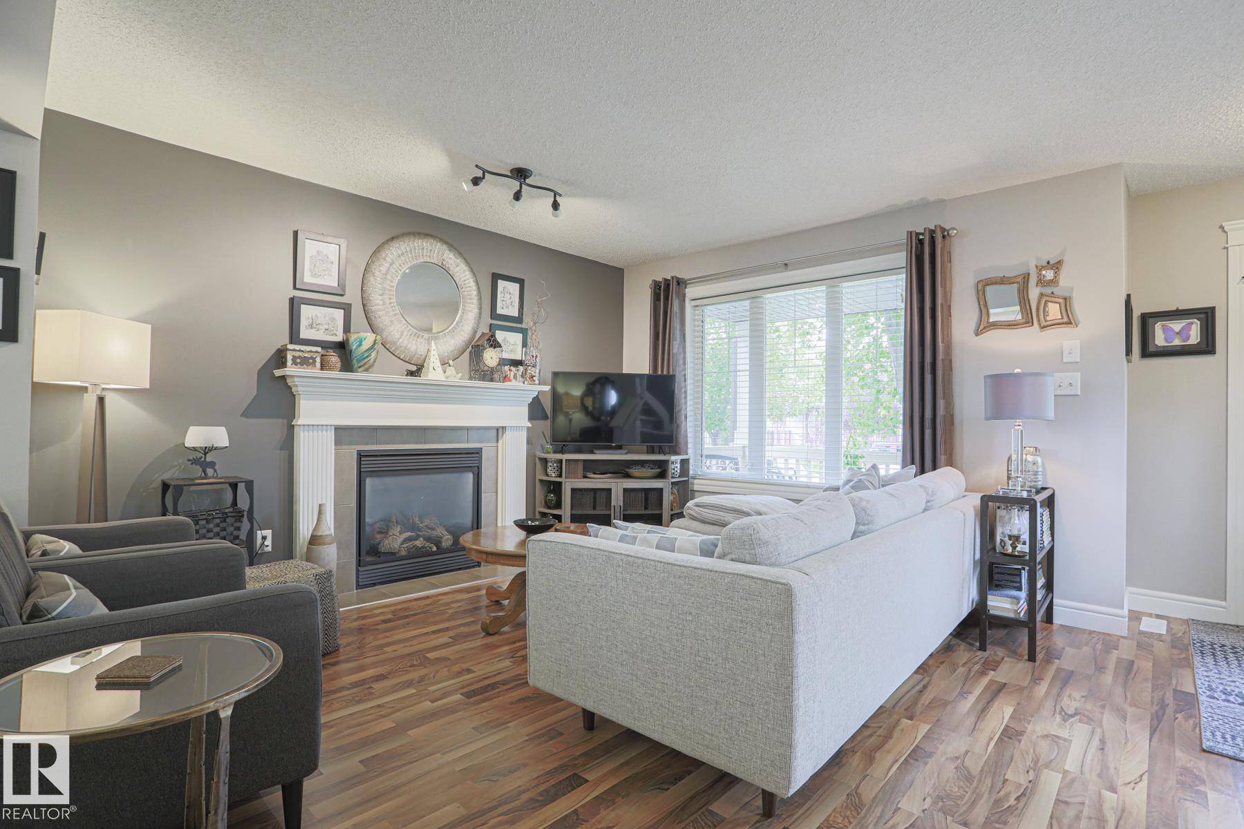 Edmonton, AB T6W 1W3,12039 18 AV SW