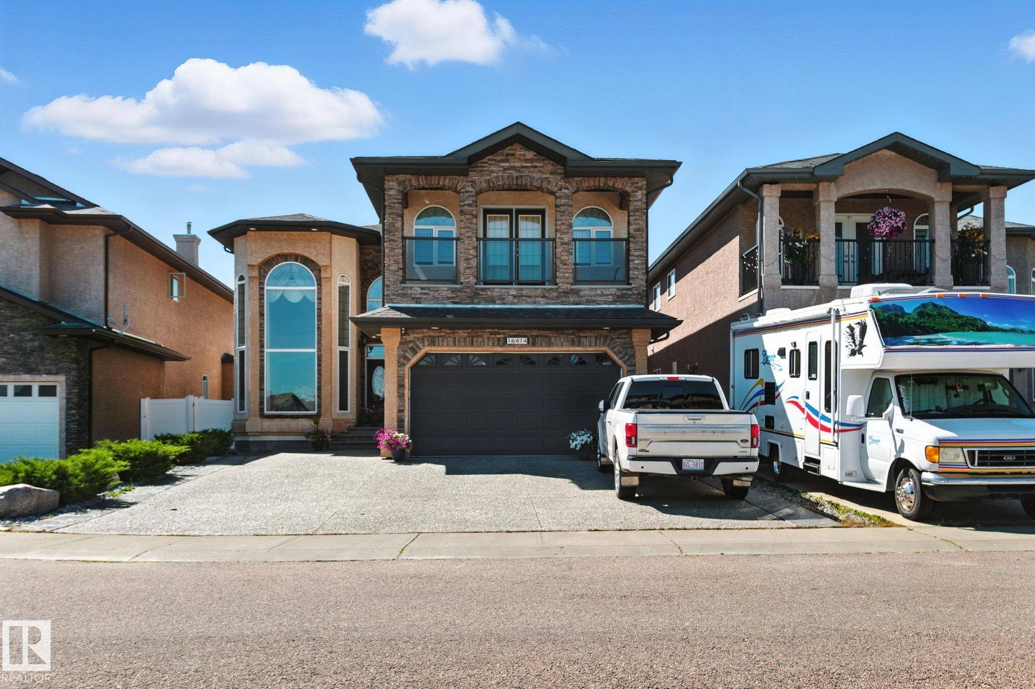 Edmonton, AB T5Y 0G4,16414 60A ST NW