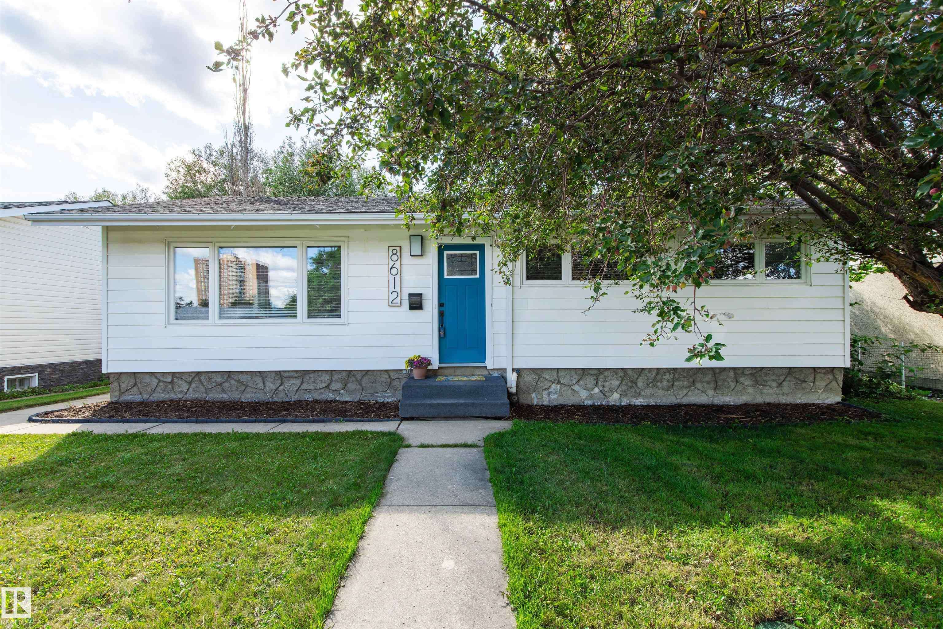 Edmonton, AB T5R 2A5,8612 157 ST NW