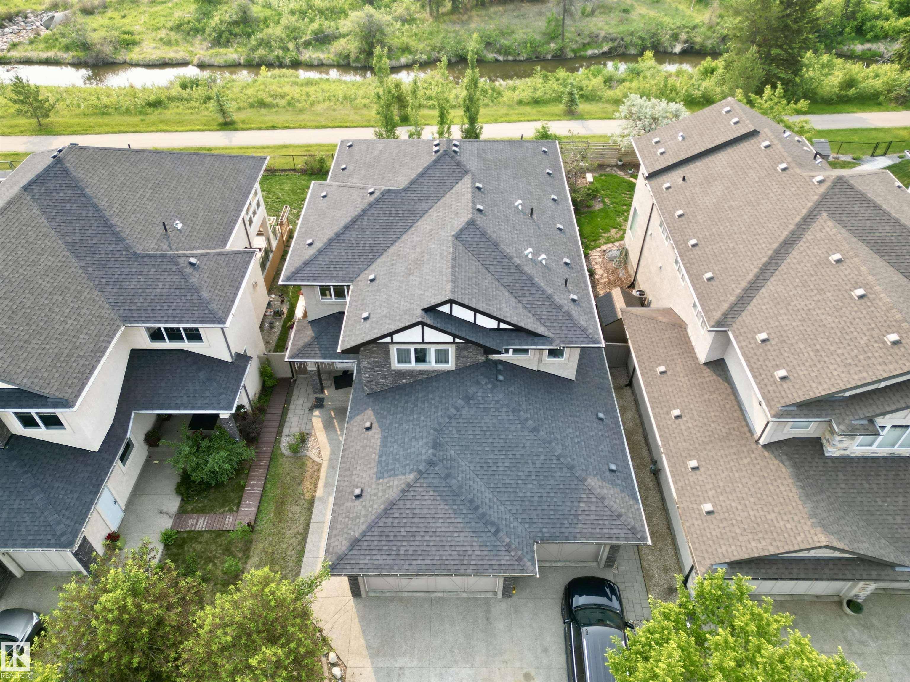 Edmonton, AB T6W 1A8,1328 ADAMSON DR SW