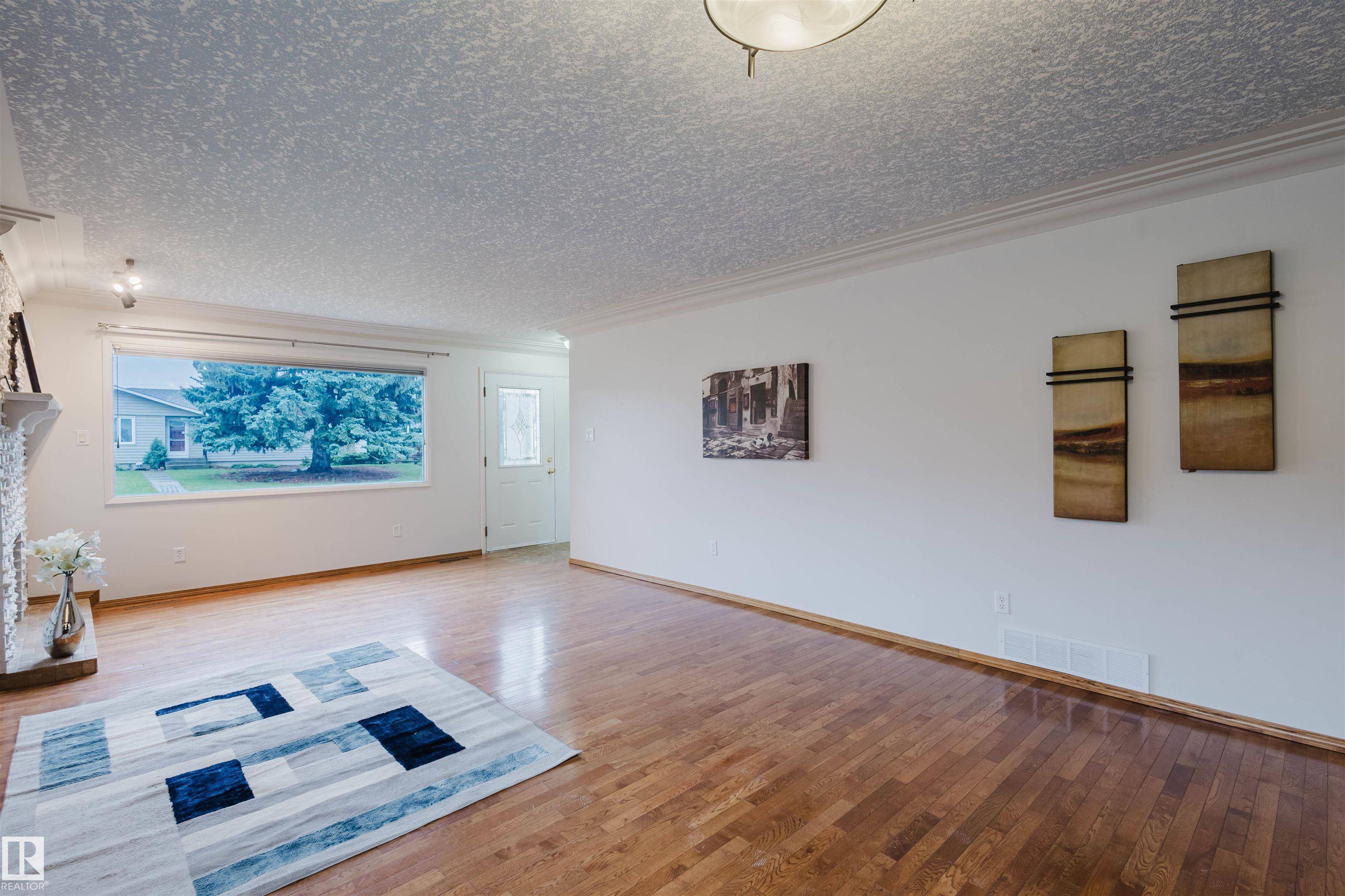 Edmonton, AB T6H 3G5,4616 111A ST NW