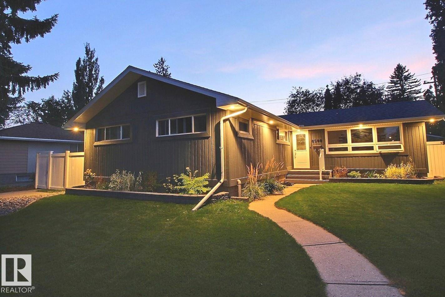 Edmonton, AB T5R 0Z6,8508 148 ST NW