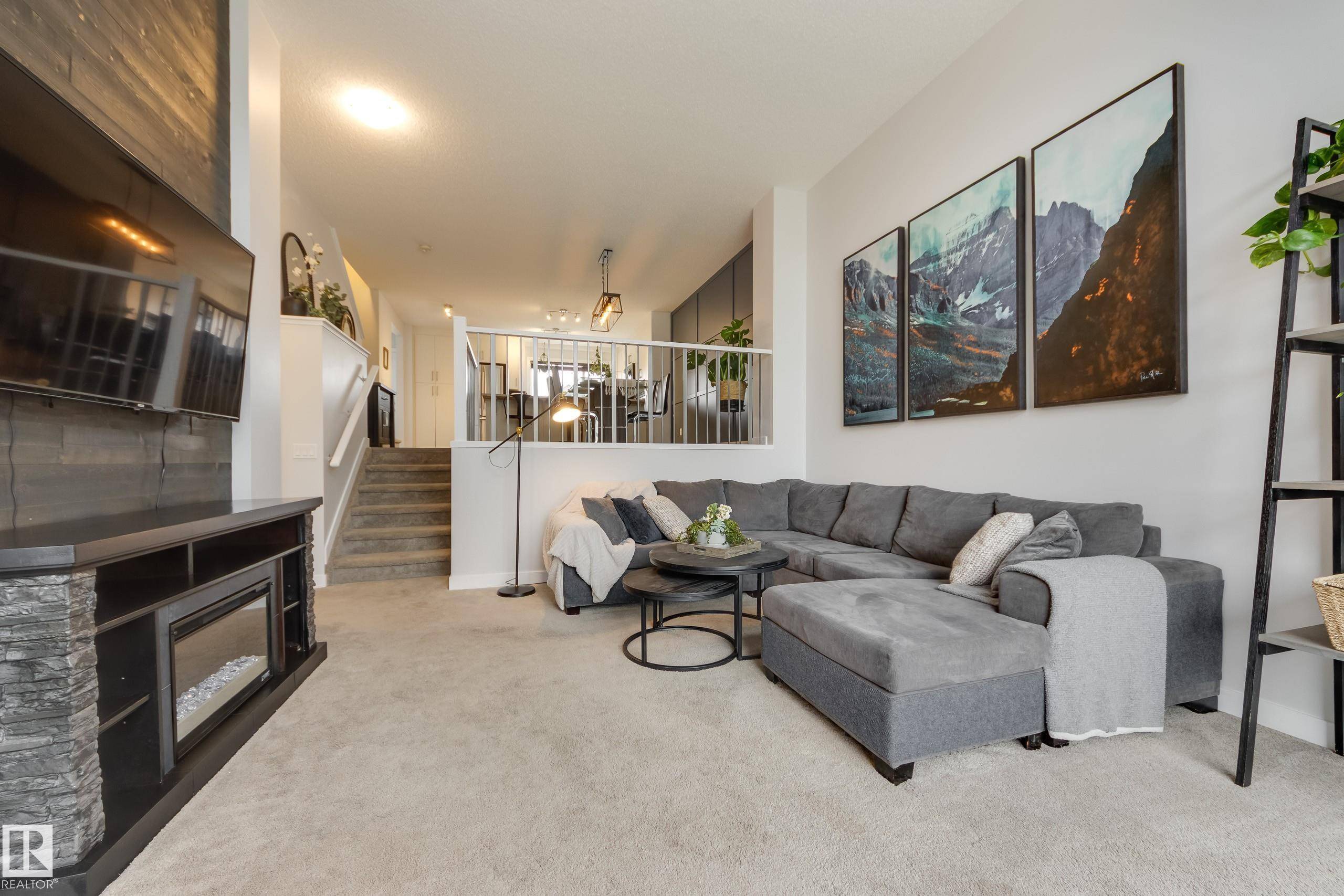Edmonton, AB T6X 2G5,631 36 ST SW