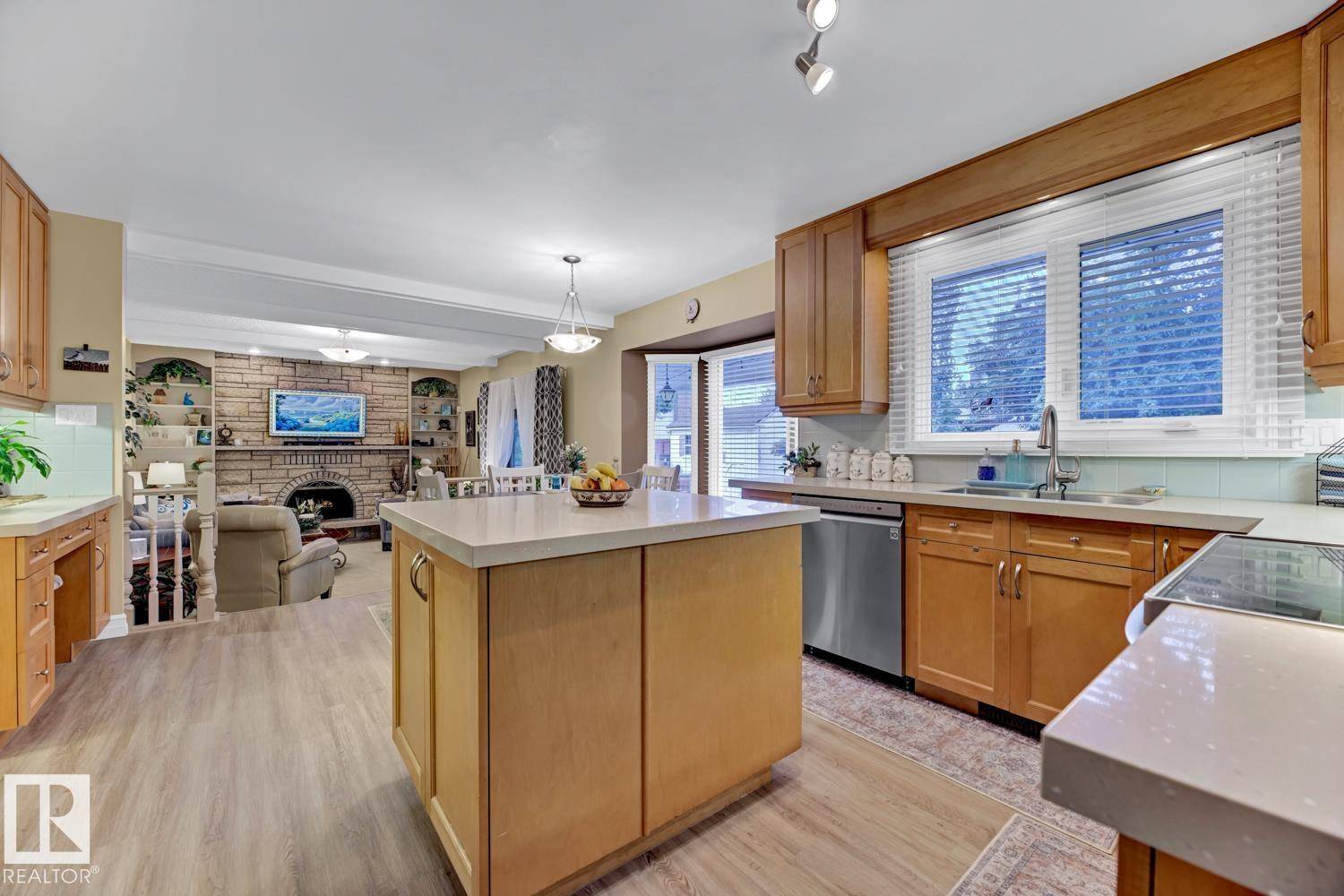 Edmonton, AB T6J 4X6,2319 112A ST NW