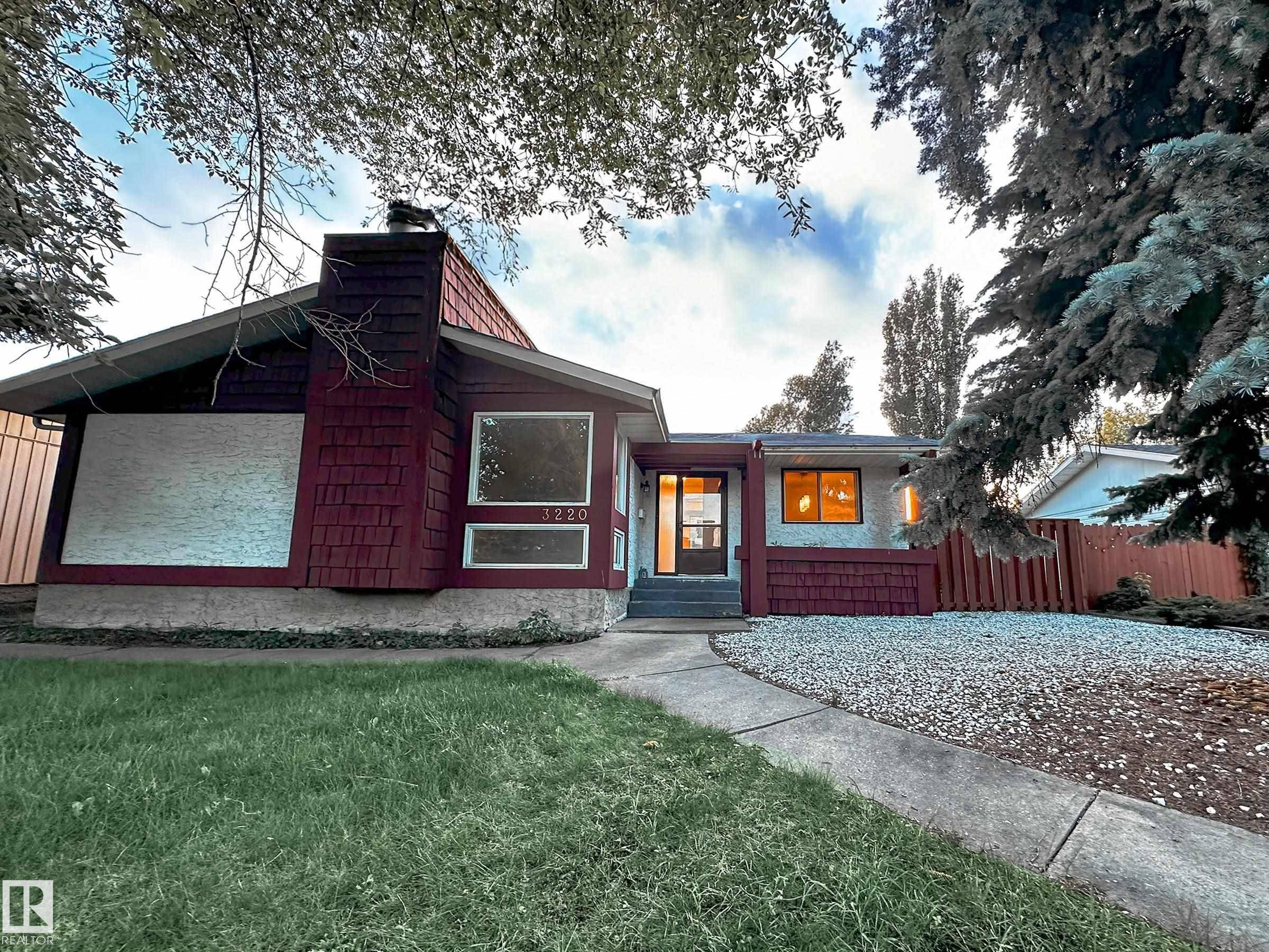 Edmonton, AB T6J 3H6,3220 114 ST NW