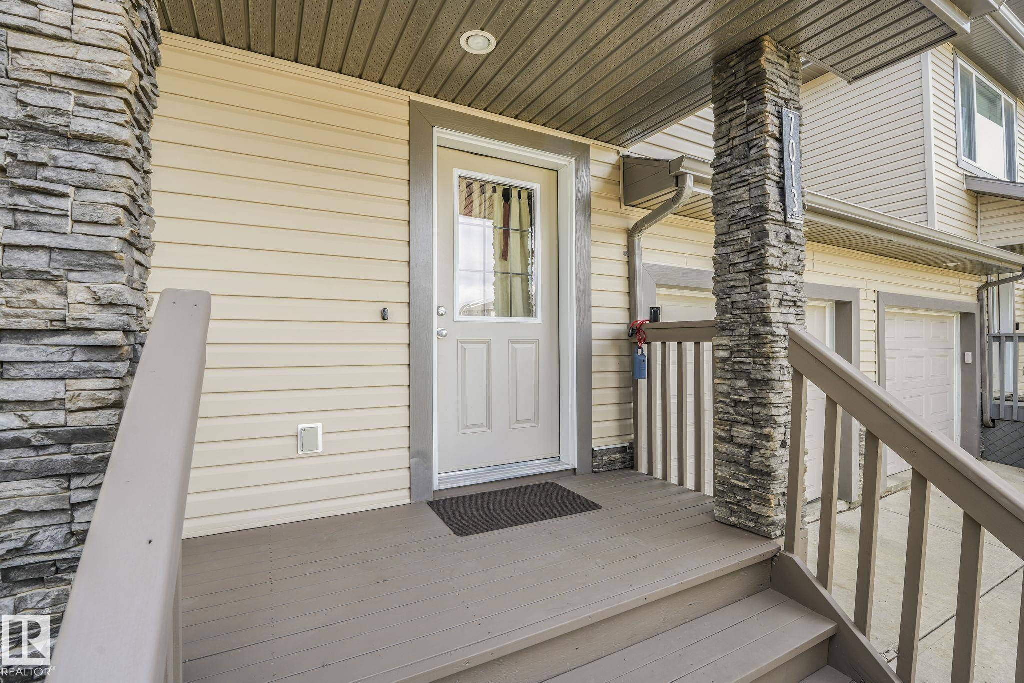 Edmonton, AB T6W 1Z1,7013 CARDINAL WY SW