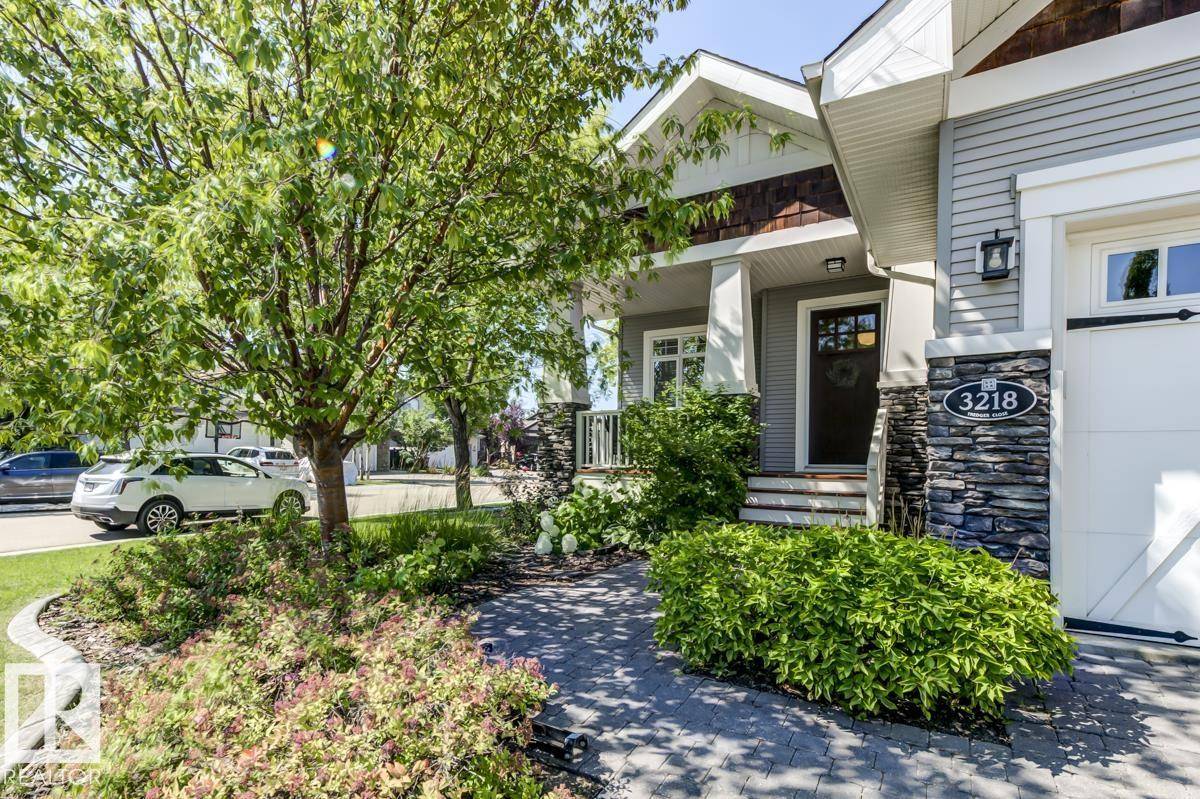 Edmonton, AB T6R 3T6,3218 TREDGER CL NW