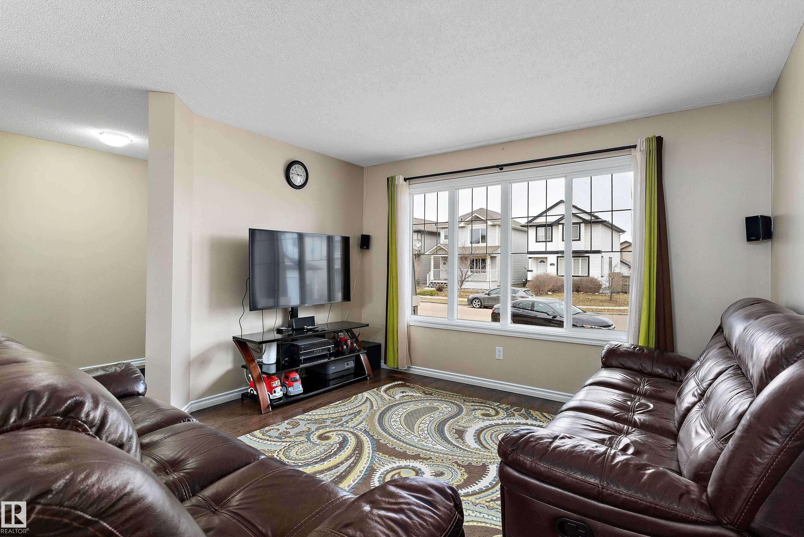 Edmonton, AB T6T 0E9,1107 36 AV NW