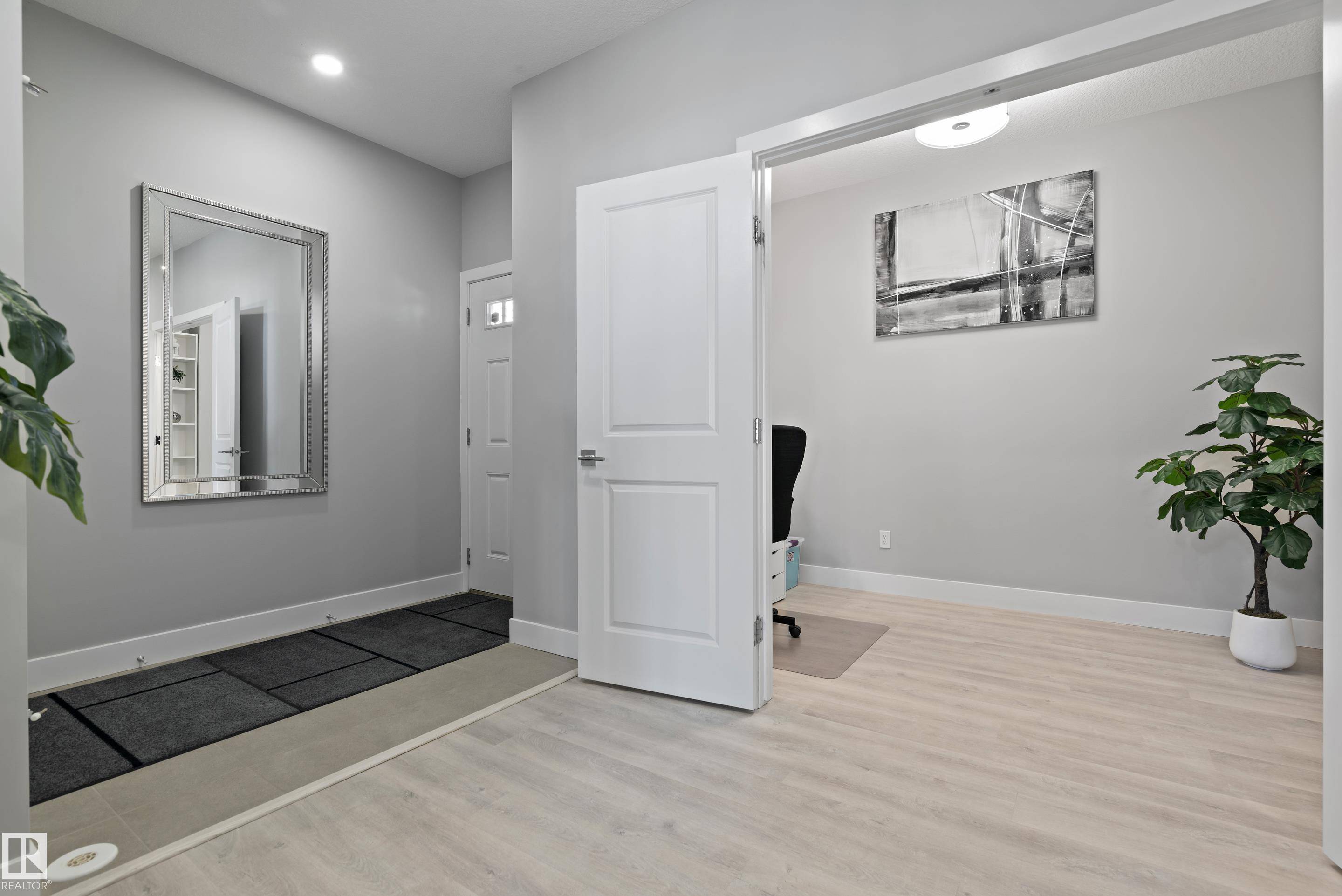 Edmonton, AB T6W 4T1,2654 DONAGHEY CR SW
