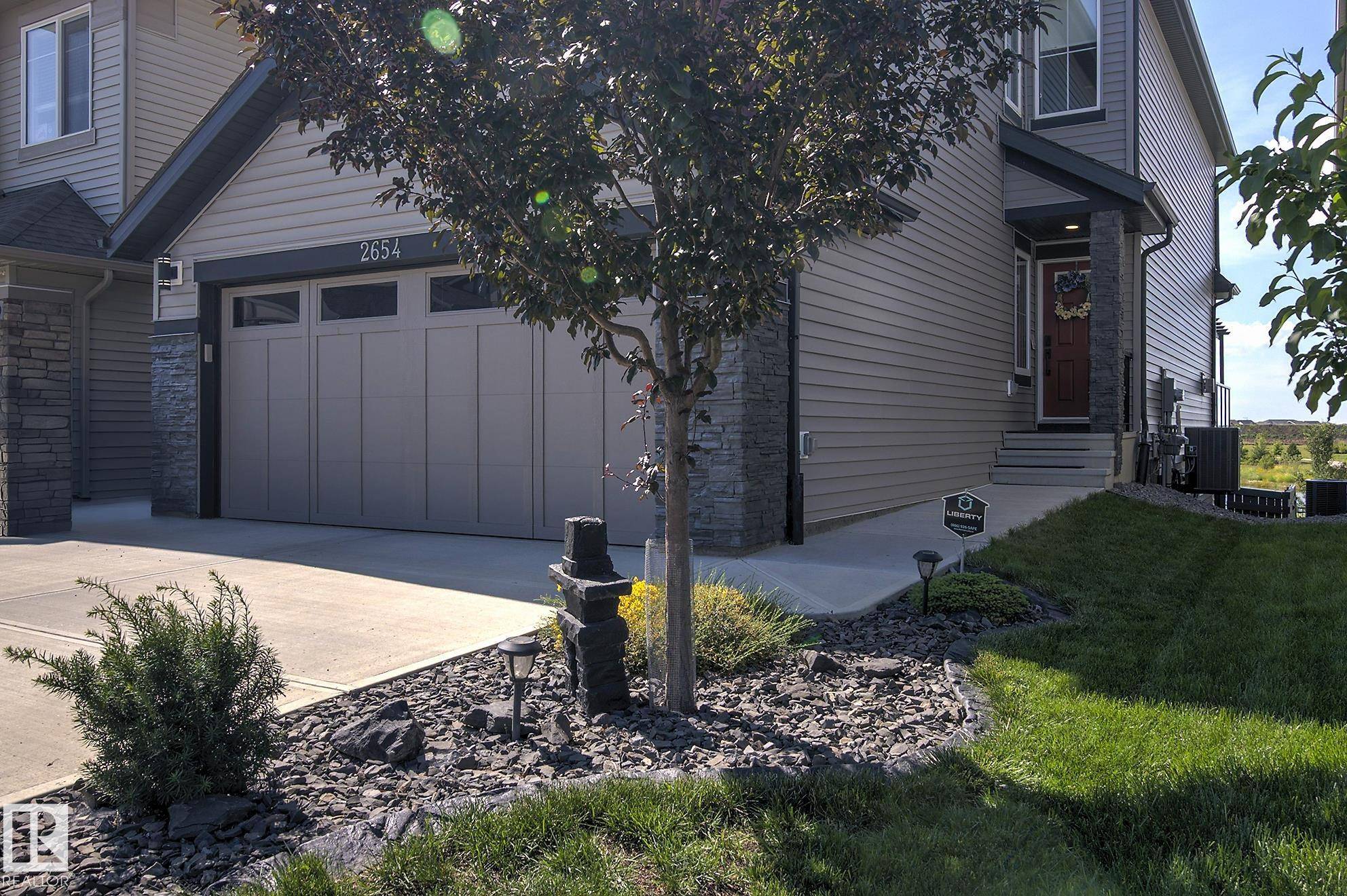 Edmonton, AB T6W 4T1,2654 DONAGHEY CR SW