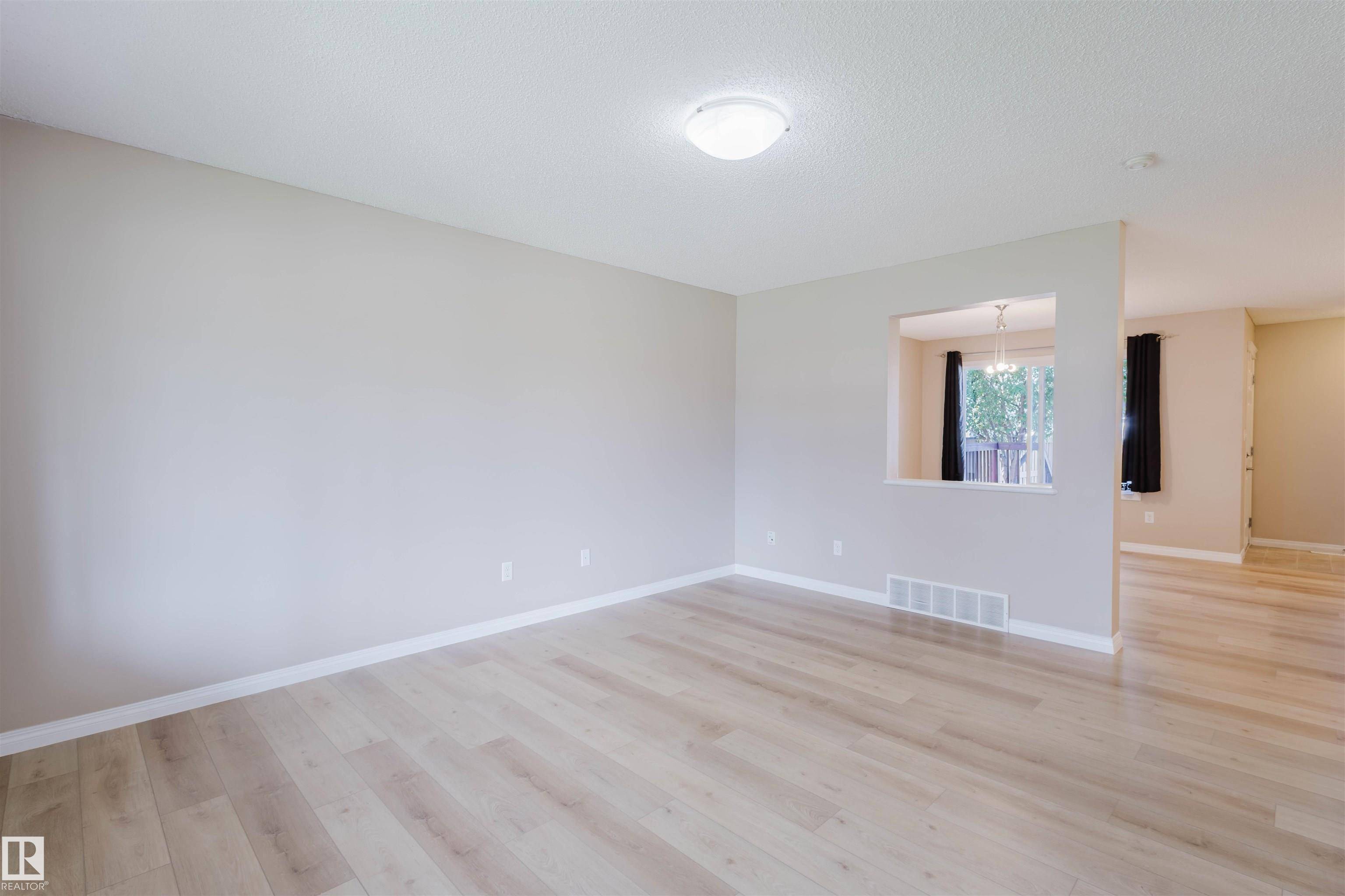 Edmonton, AB T6R 0E6,9235 SCOTT LN NW