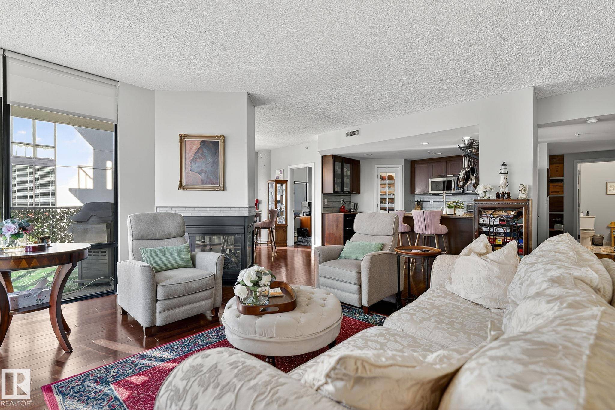 Edmonton, AB T5K 1Y8,#401 10028 119 ST NW