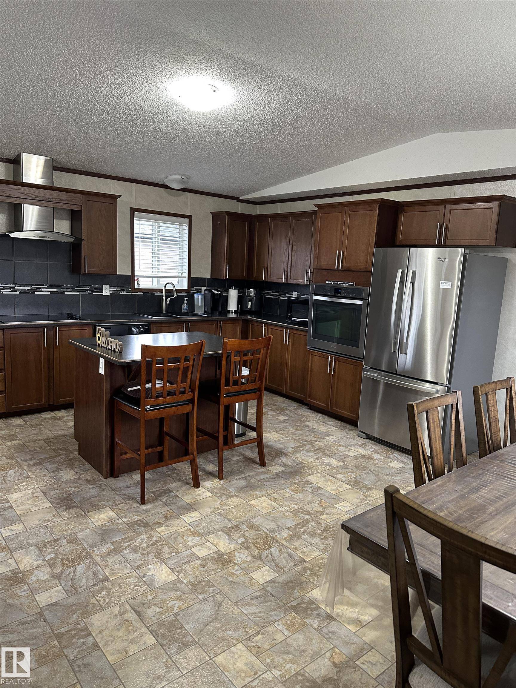 Fort Kent, AB T0A 1H0,5 5106 51 ave