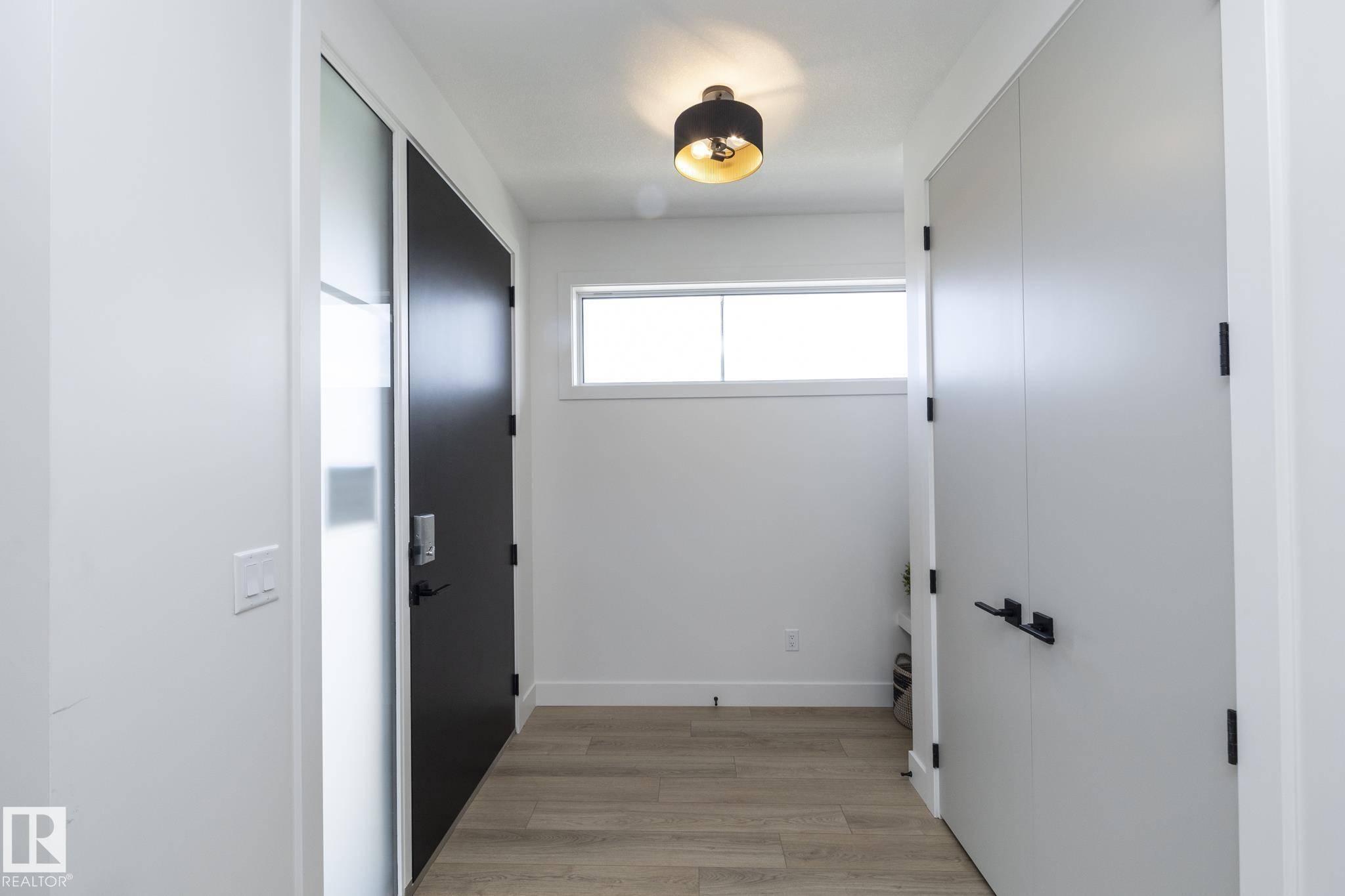 Edmonton, AB T6W 4B7,4541 KNIGHT WD SW