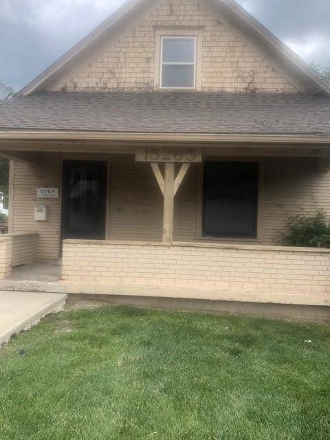 Overland Park, KS 66223,15265 METCALF AVE