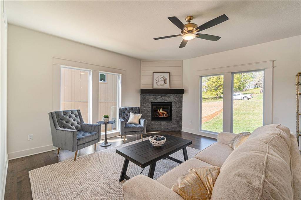 Parkville, MO 64152,7044 Glenn LN